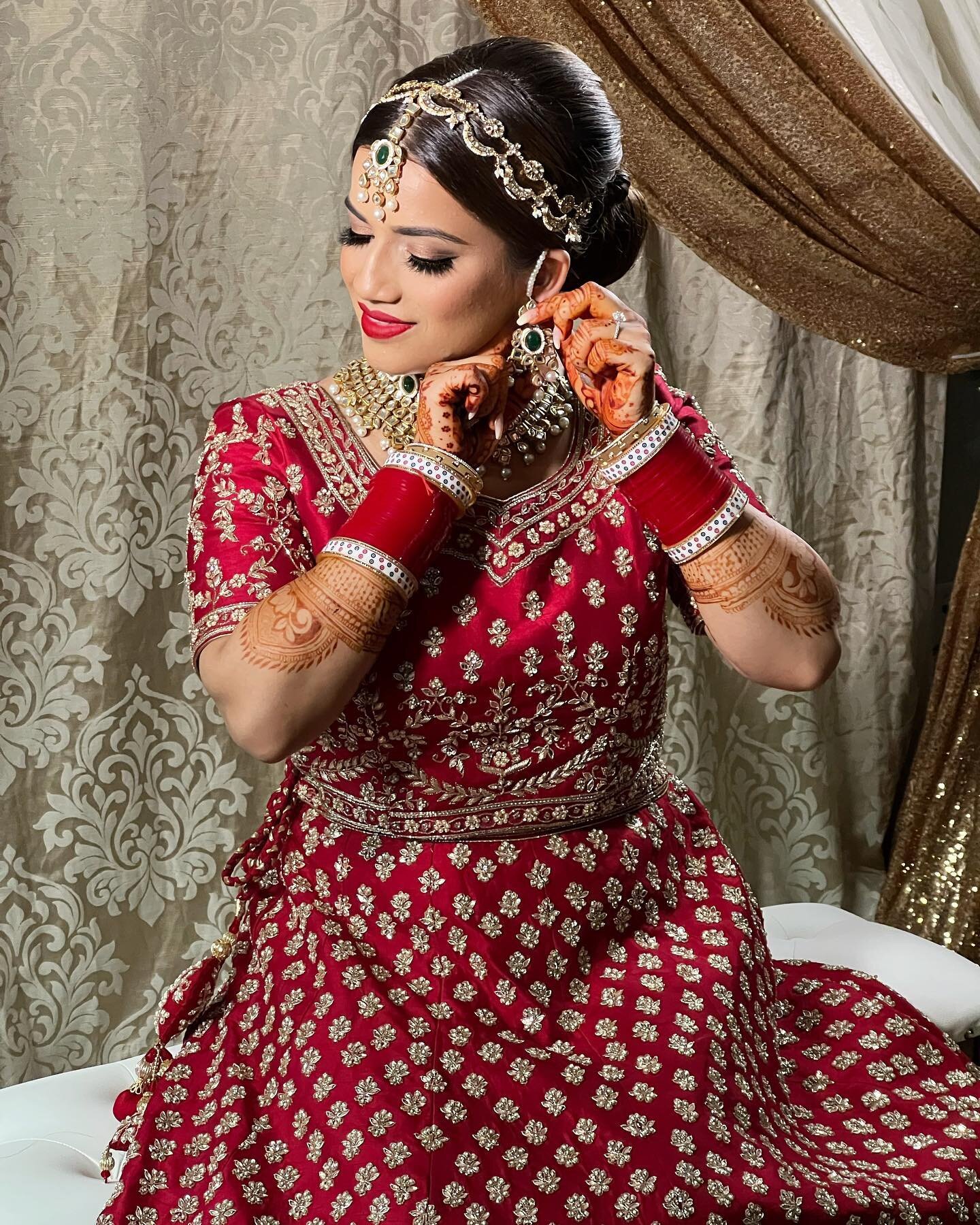 Vishu ✨ 

#mua #makeup #indianbride #torontomua #torontomakeupartist #toronto #wedding #tartecosmetics #wedlux #dressyourface #wakeupandmakeup #weddingmakeup #eyeshadow #indianmakeupartist #brides #southasianbride #torontobridal #hudabeauty