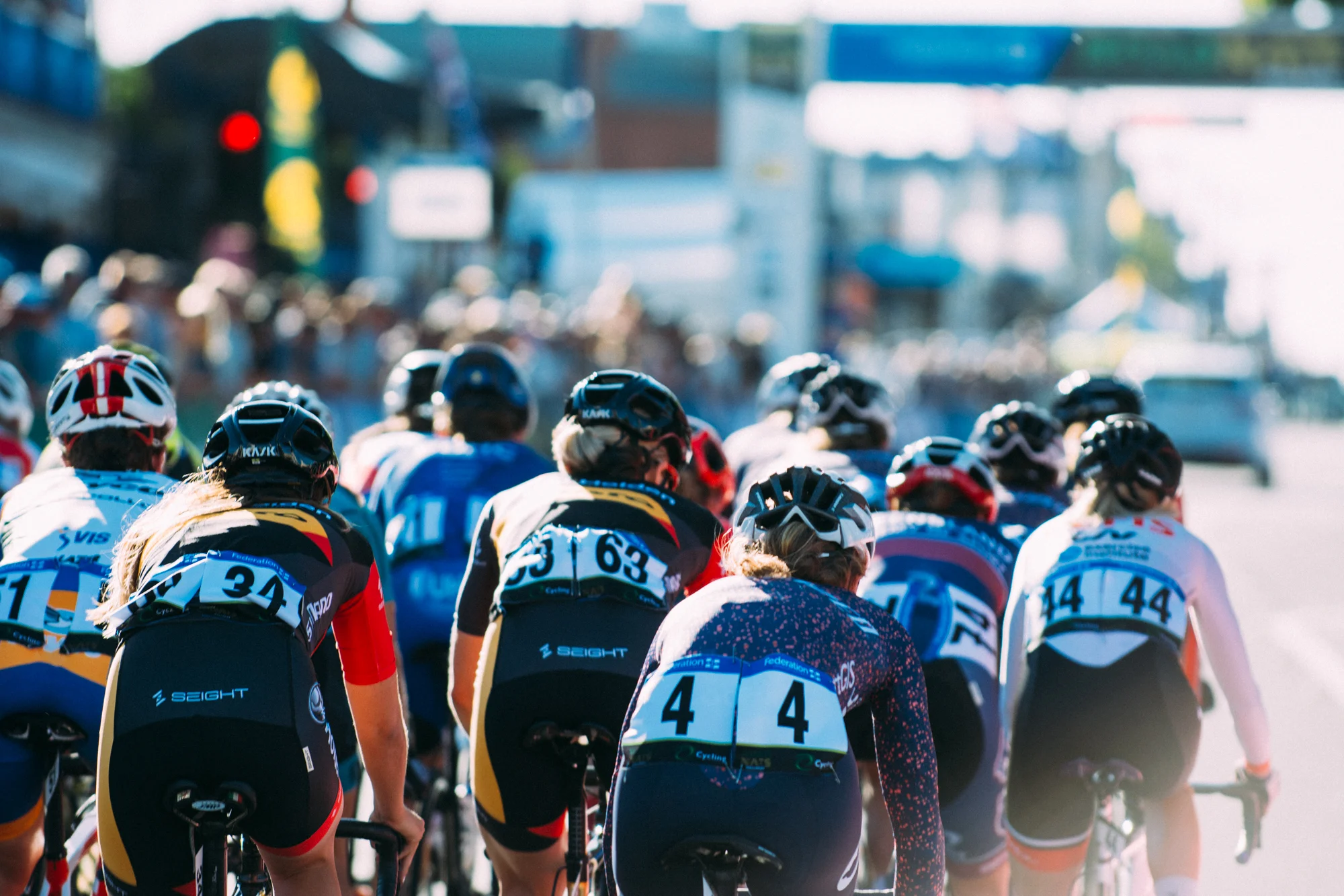 Peloton climbs