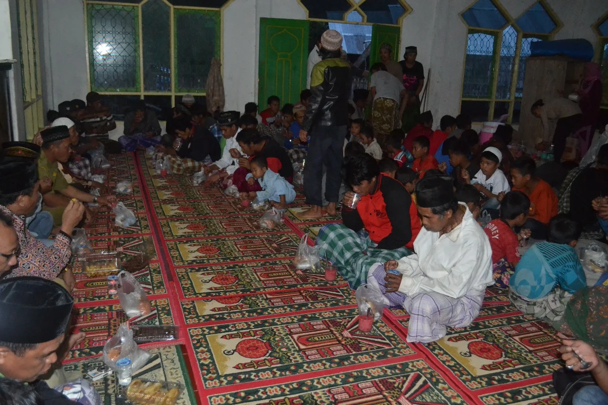 Breakfasting on Ramadan season
