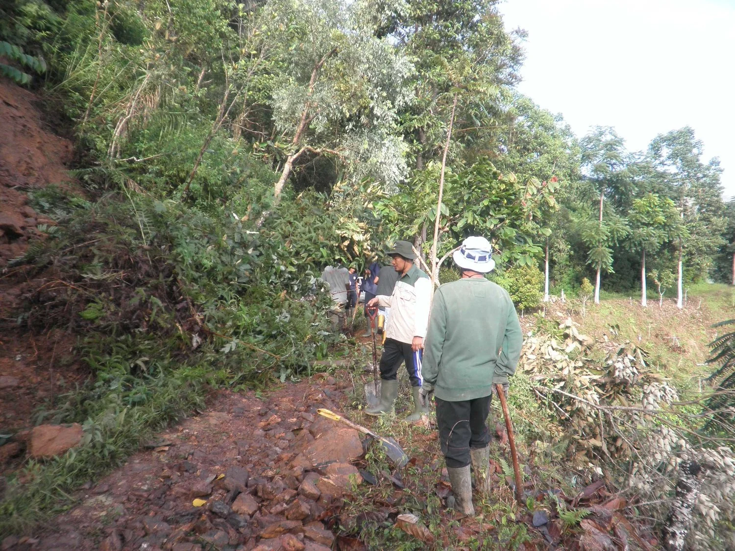 Pt Masmindo working with villages to improve access roads
