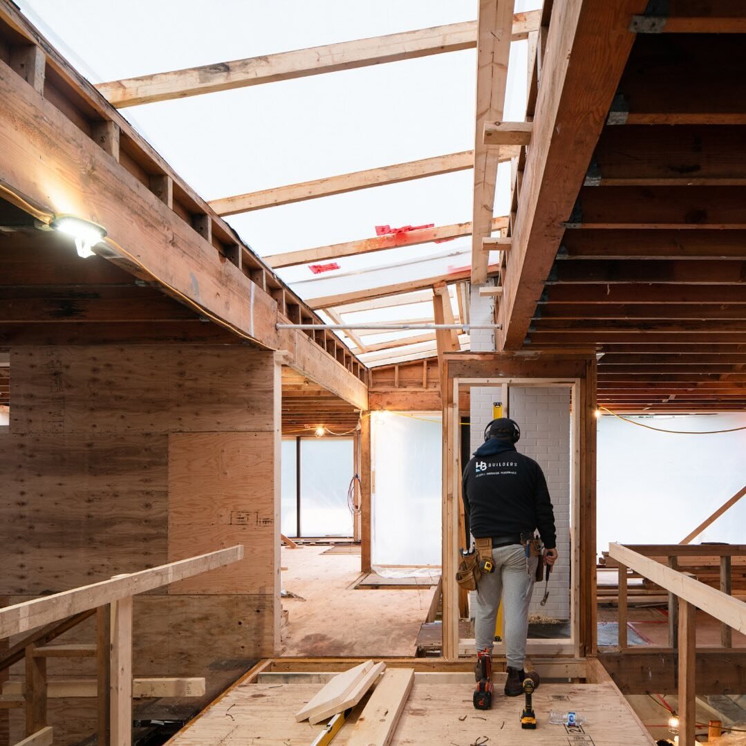 Hard at work and excited about this one. 

Behind the scenes at the Oberlander mid-century modern home renovation in Vancouver. 

____________________________________⁠

#hbbuilders #homebuilder #carpentry #carpenter #renovation #luxuryhomes #midcentu