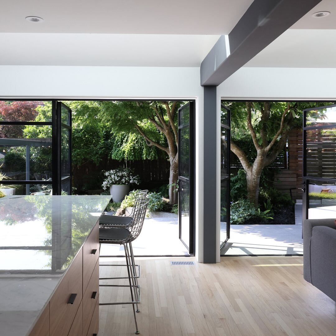 Ready to fire up the grill and embrace these sunnier days? 

This open concept kitchen seamlessly connects to the back patio. Large glass doors that open wide, make it the ultimate spot for entertaining and soaking in the warm days ahead! 

📸: @emap