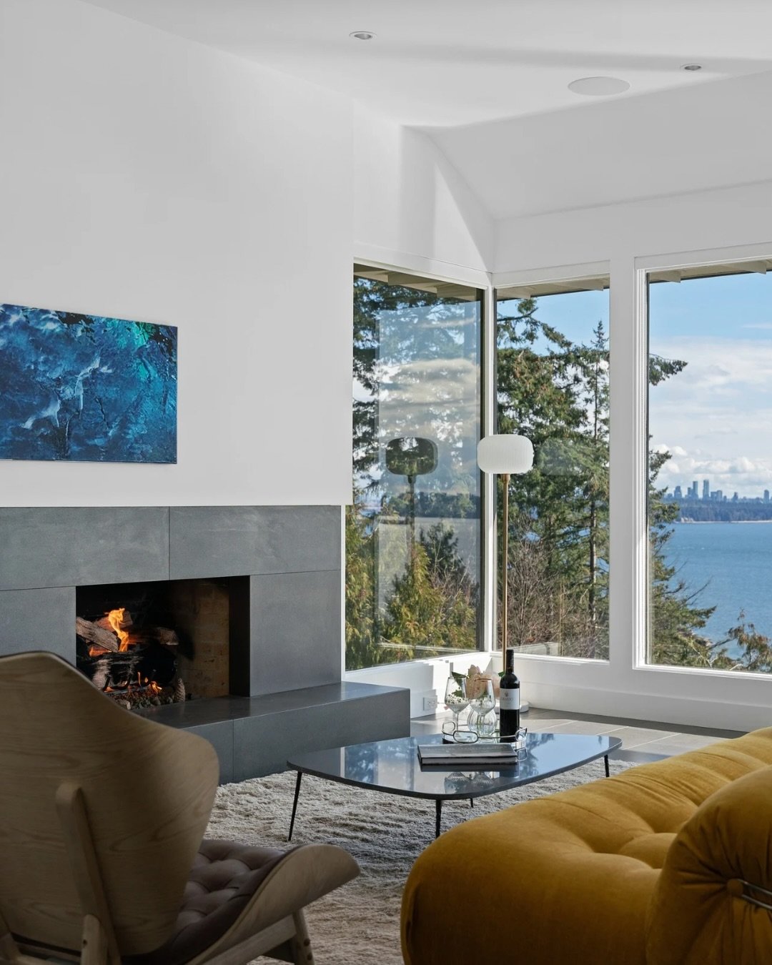 Architecture and design working exactly as intended.
This West Vancouver living space is all calm lines, natural textures, and a sightline that carries you straight across the water to the Vancouver skyline.

Architect | W.T Leung Architects Inc
Engi