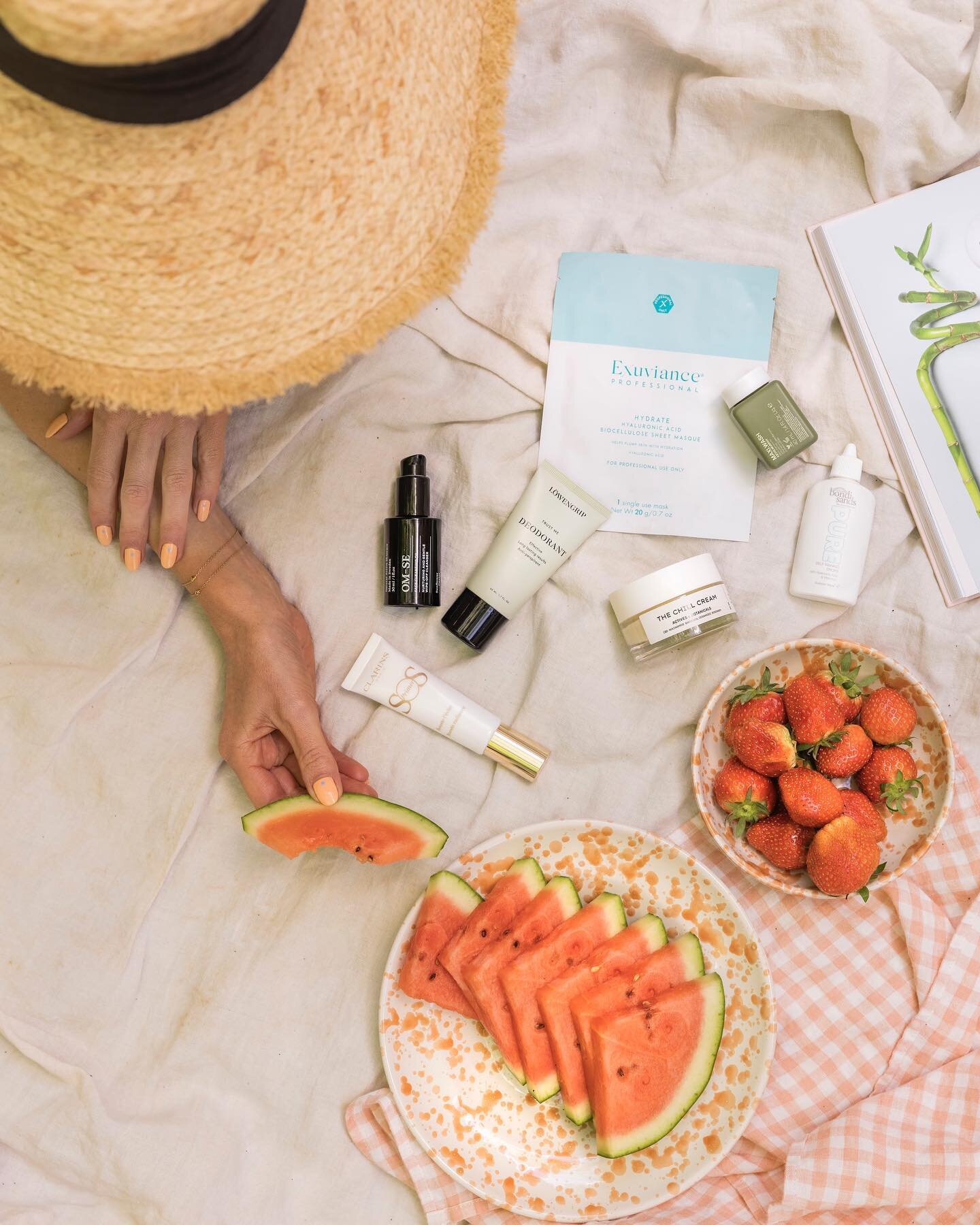 ☀️BOOK &amp; BEAUTY SOMMARBOX - KAPITEL2/3☀️

Vi forts&auml;tter turn&eacute;n i boxen som inneh&aring;ller allt man kan &ouml;nska av en sk&ouml;nhetsrutin sommaren 2021😎

☀️Om-Se Face Cleansing Oil &ndash; Ni vet ju hur jag, trogen mitt japanska b