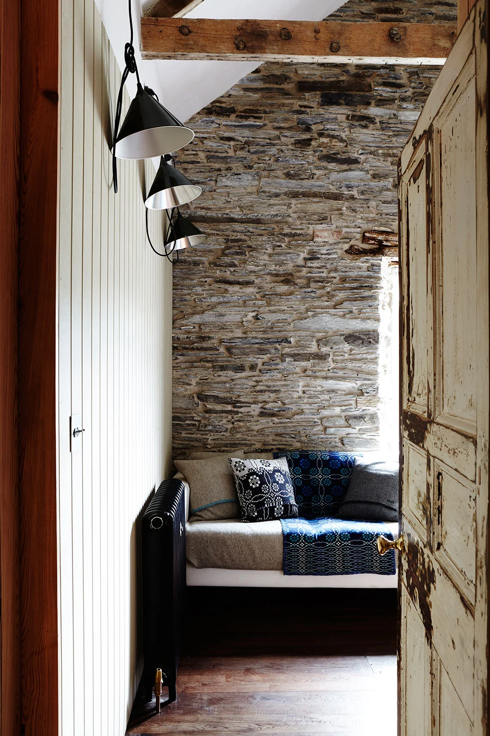 modern_rustic-farmhouse-stone_wall.jpg