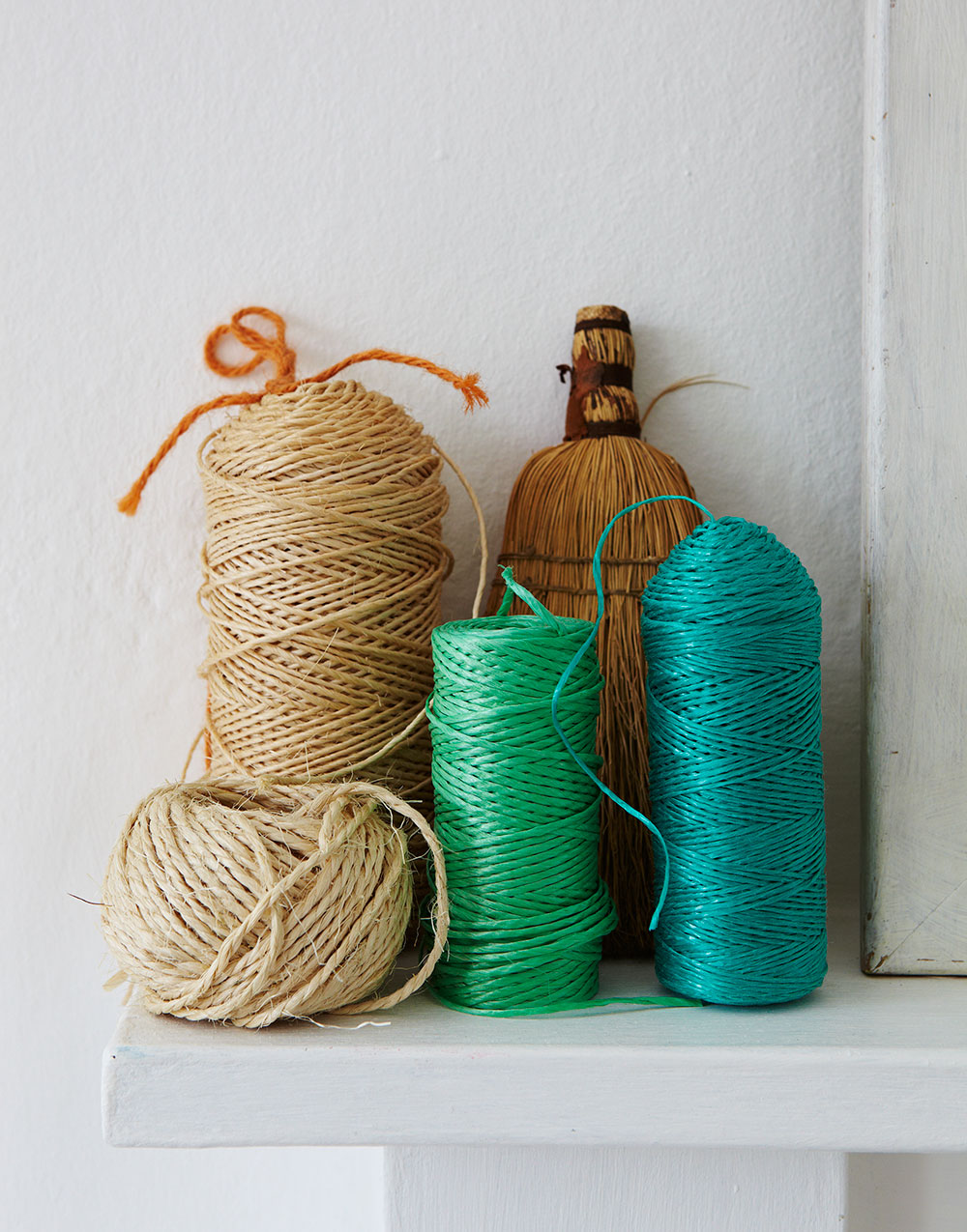 green_colourful_string_shelf.jpg