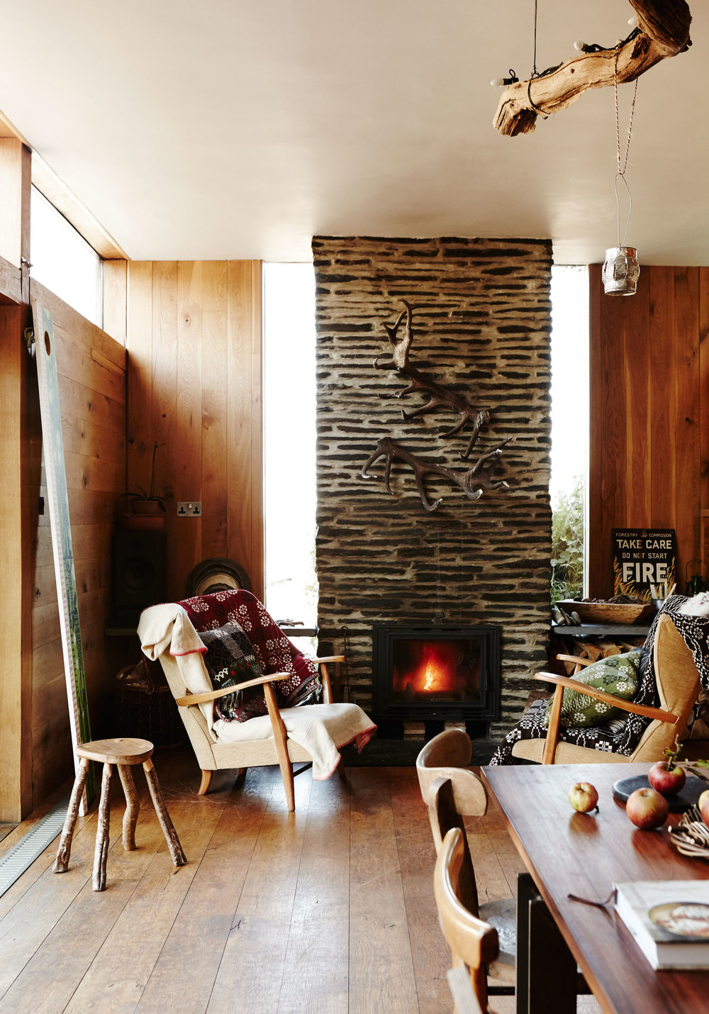stone_fireplace_cosy_interior.jpg
