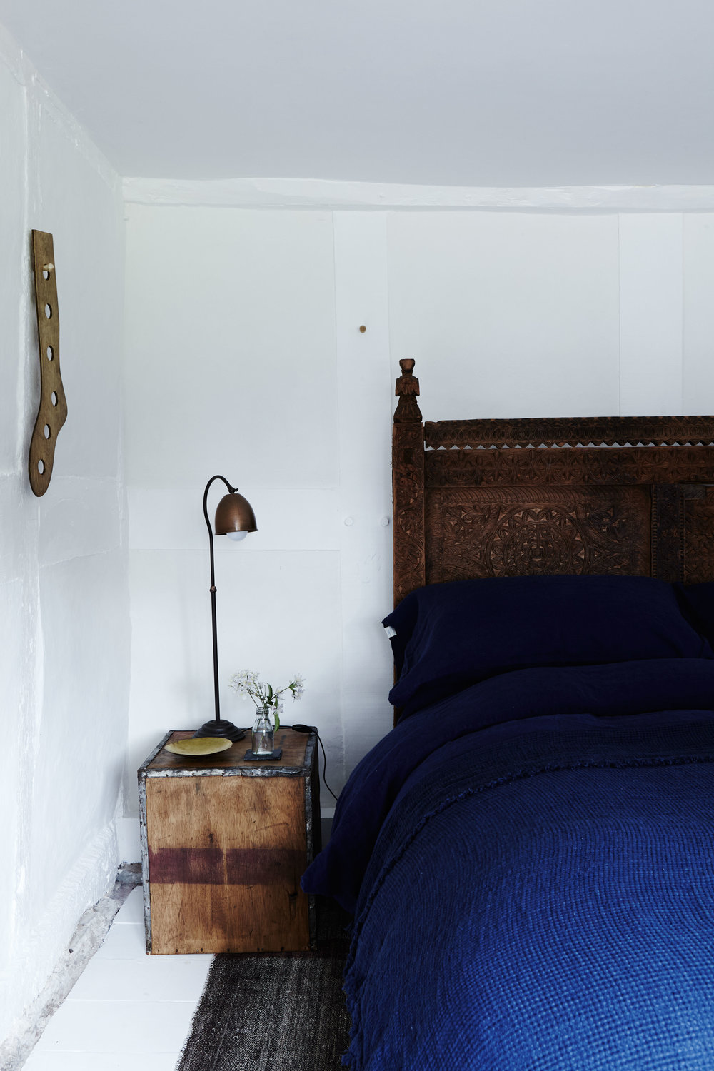 rustic_white_blue_bedroom.jpg