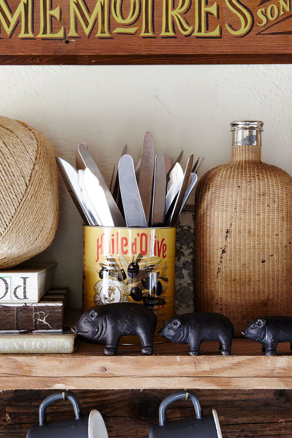 rustic_kitchen_self-pig_ornaments.jpg