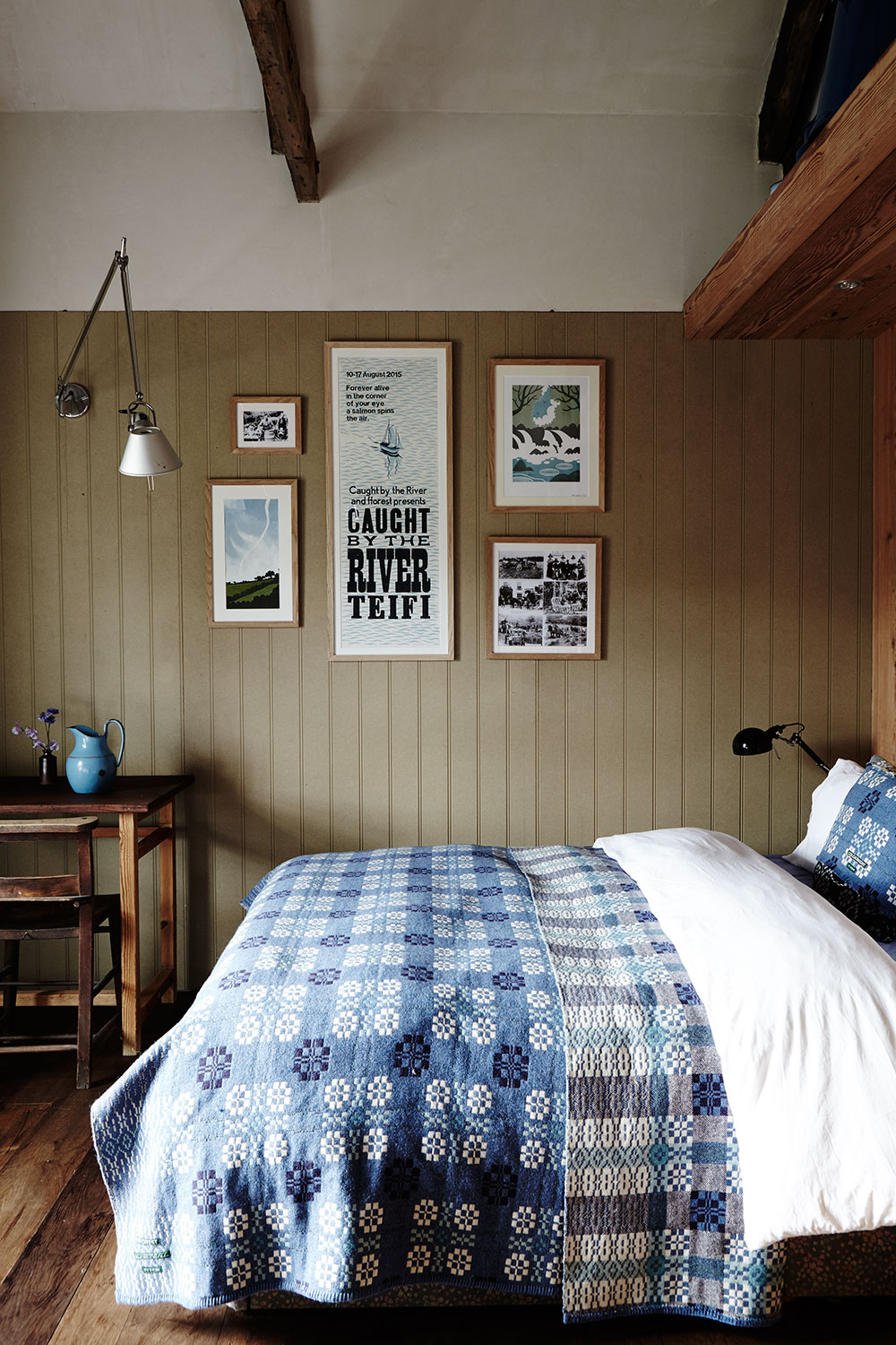 Welsh_farmhouse_bedroom_blue.jpg