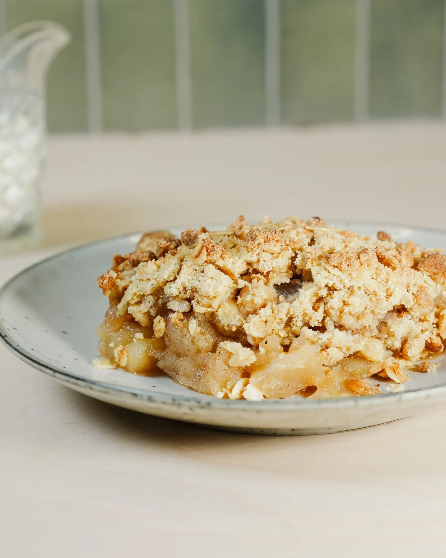 When you want dessert but don&rsquo;t want to bake. Our Homey Apple Crumble is ready to heat, scoop and enjoy! Best served with cream or ice cream
ㅤ
Grab our desserts from the fridges at Bay Grocer or 100 Mile Table