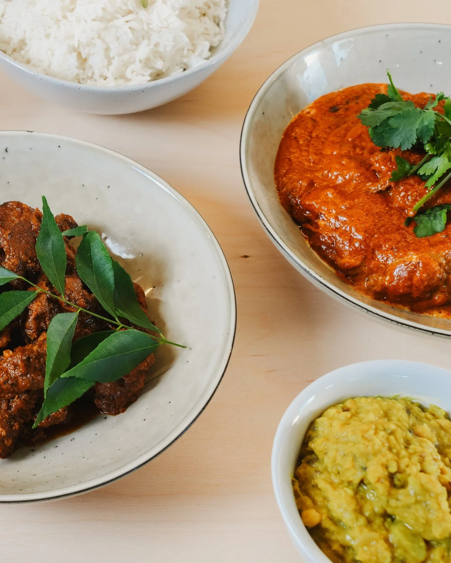 Craving Indian? Let Homey take care of it. From rogan josh to butter chicken, dahl and more... classic Indian dishes made the Homey way. Add rice, naan and you&rsquo;re good to go
ㅤ
Grab Homey at @100miletable (16 Banksia Drive) or Bay Grocer