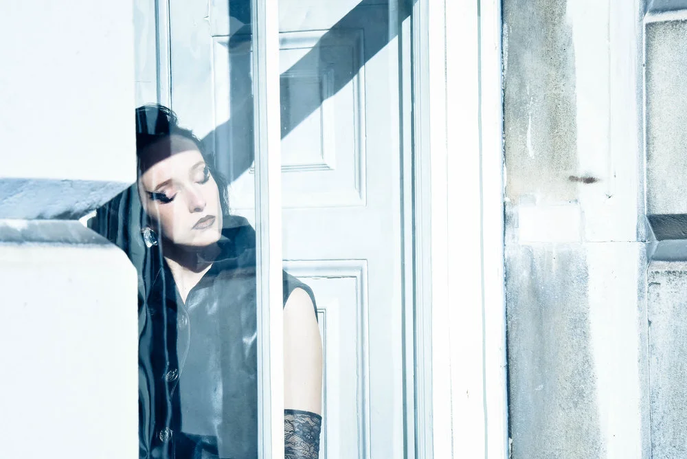 WINDOW LIGHT I