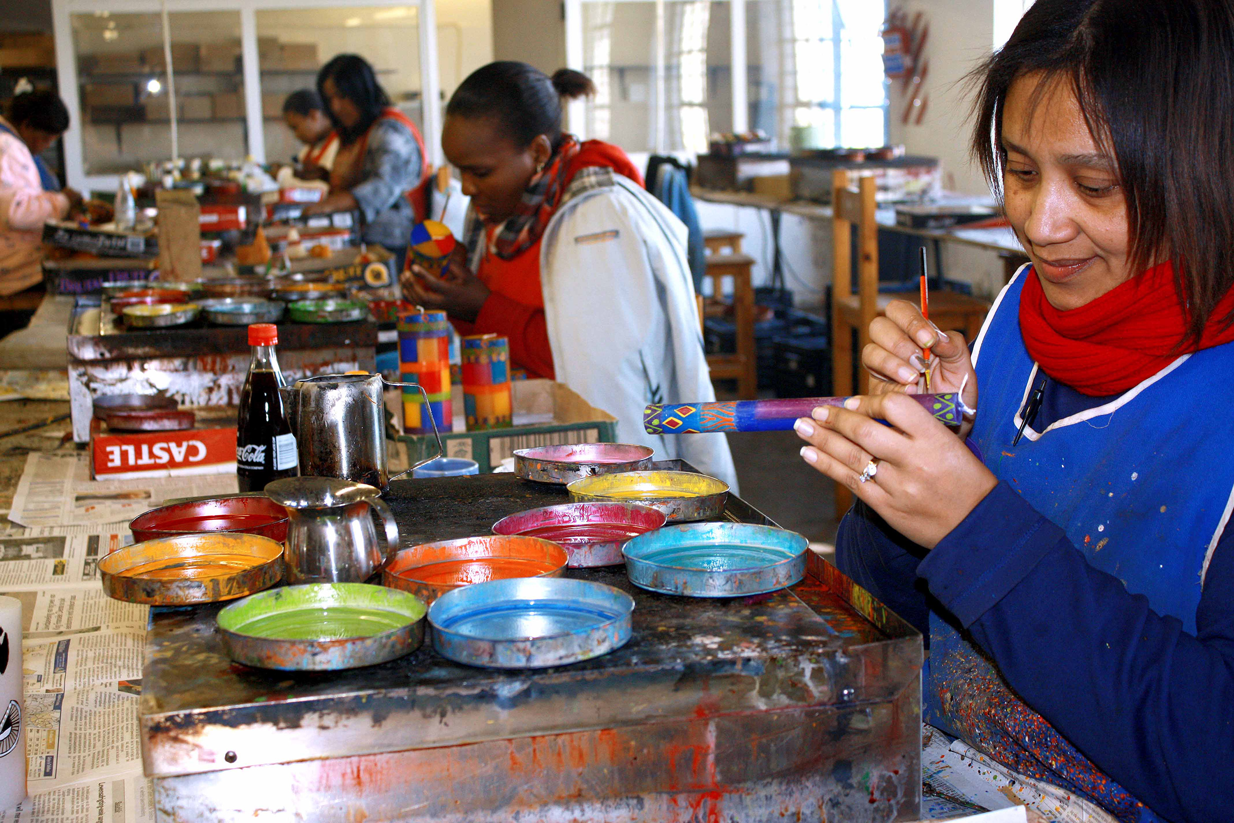 kapula-hand-paint-candles-woman.jpg