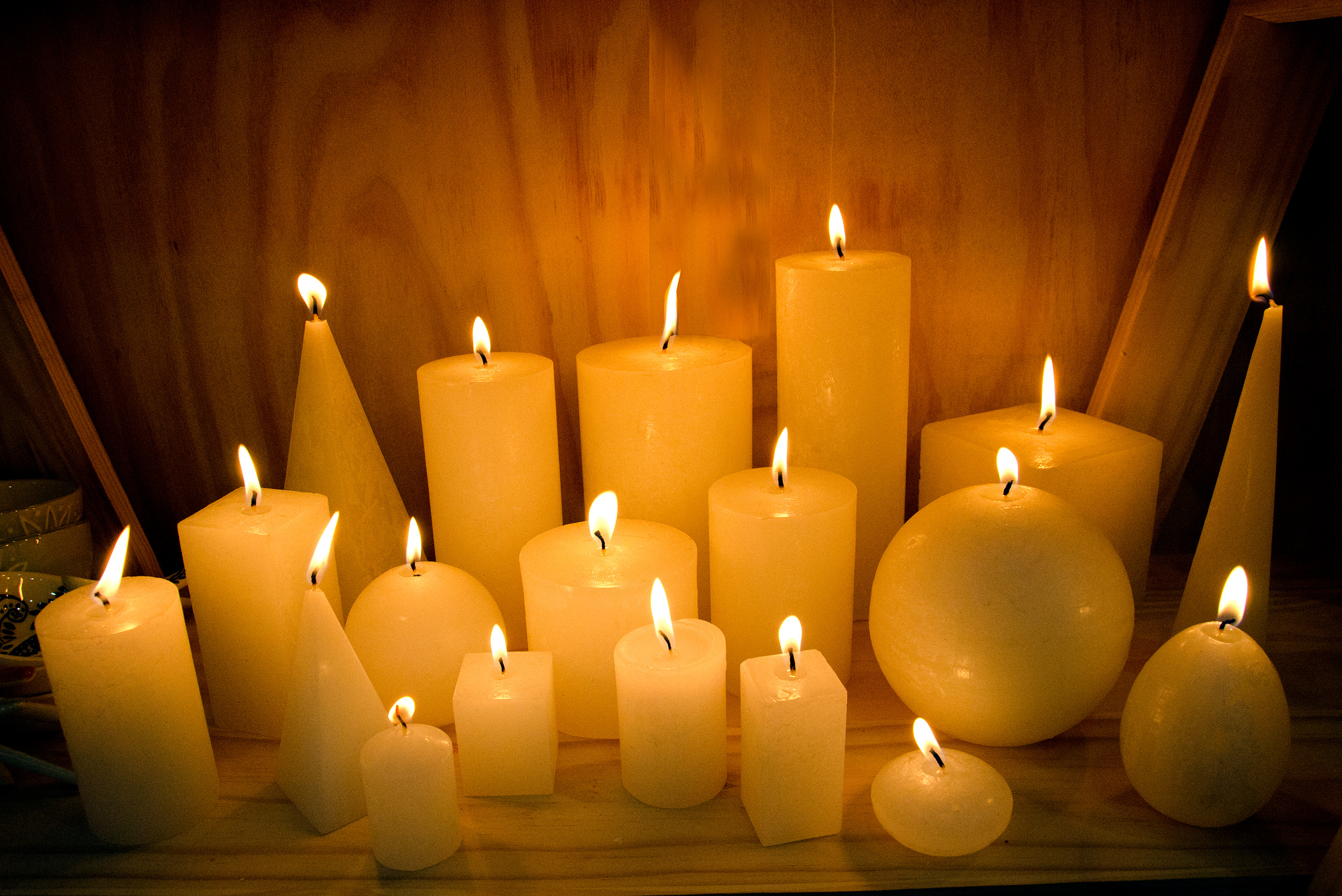 kapula-handmade-plain-frosted-candles-burning.jpg
