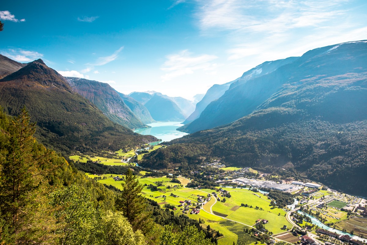 Utsikt mot Lodalen frå Via Ferrata Loen. Foto: Lovestorm Photography