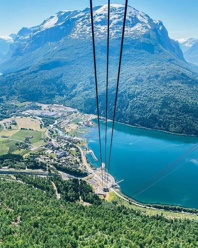 Godt med litt fjelluft p&aring; ein varm dag 👌 / Mountain air feels good on a hot day ☀️ #loenskylift #Loen #Norge #Norway #visitnorway #Fjordnorway #Stryn #Fjord