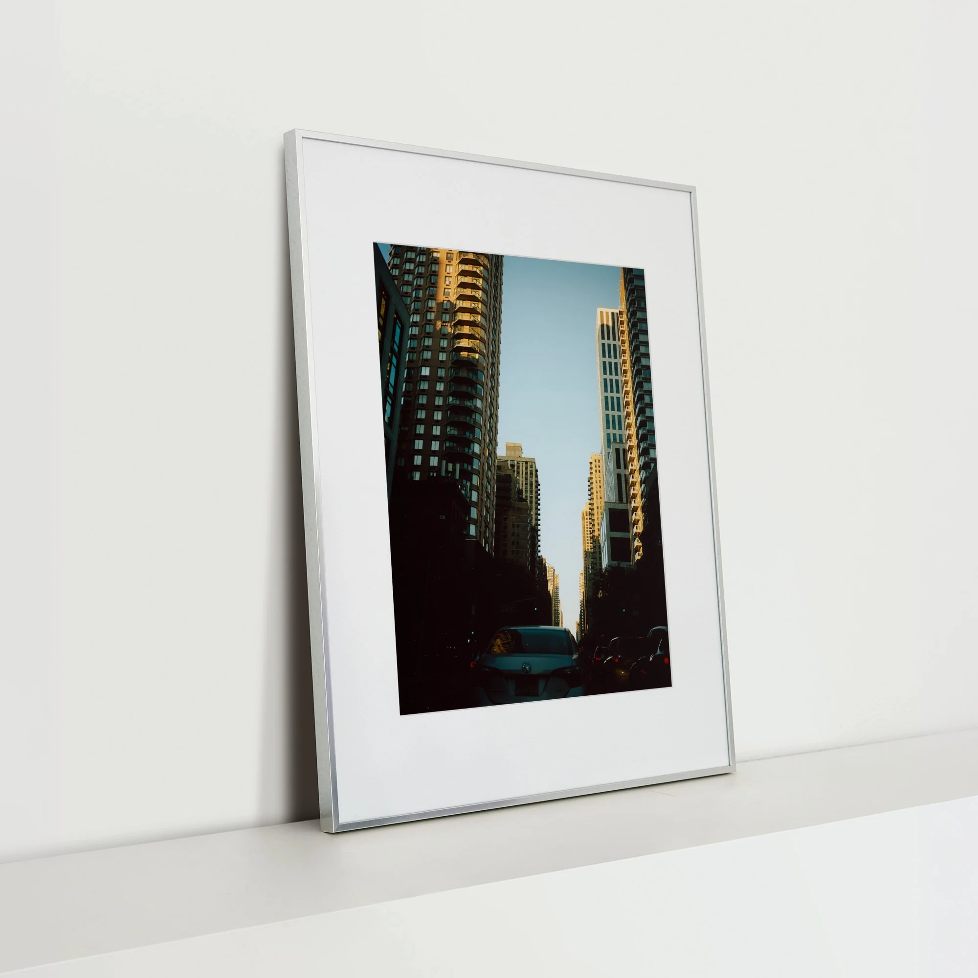 Manhattan_Nina-Raasch_Rahmen_Seite.jpg