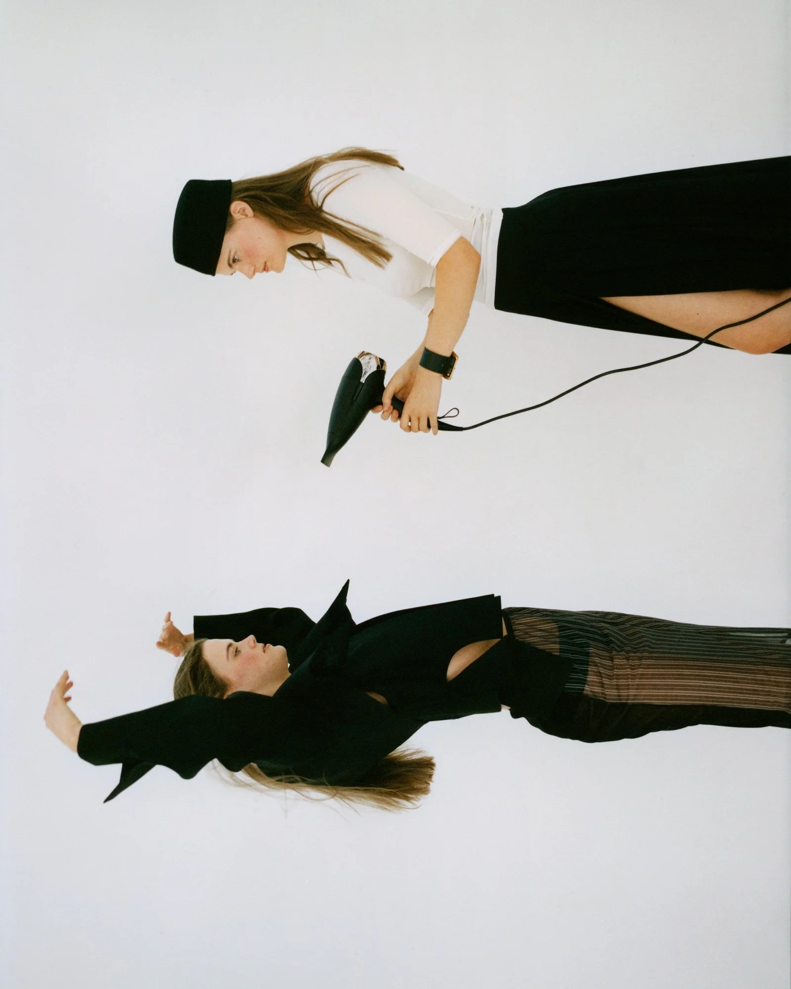 Vogue-Polska_Twins_Nina-Raasch_Sophie-Ozra-Cloarec_10_sRGB_2000px_outtake.jpg