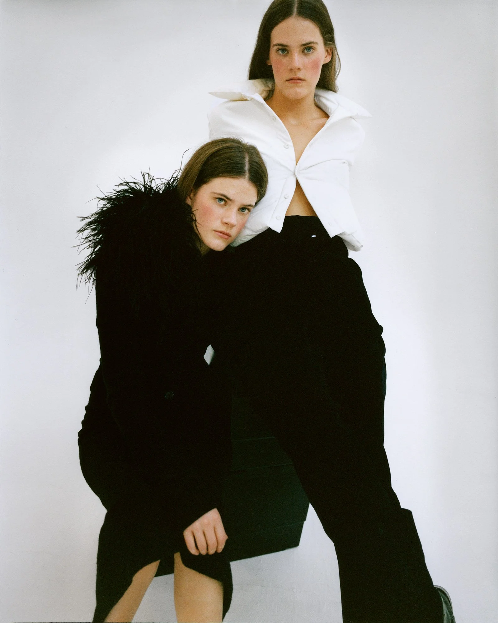 Vogue-Polska_Twins_Nina-Raasch_Sophie-Ozra-Cloarec_11_sRGB_2000px_outtake.jpg