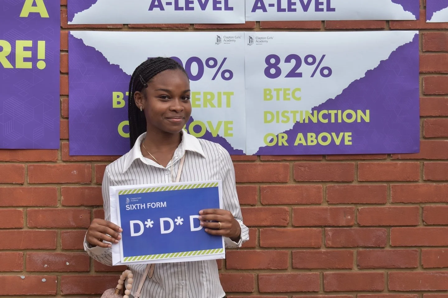 Raquel secured a place at @uniofwarwick which she will be studying Biomedical Science. 😷 Well done for your hard work and efforts in receiving the well deserved D*D*D* grade. 🤩