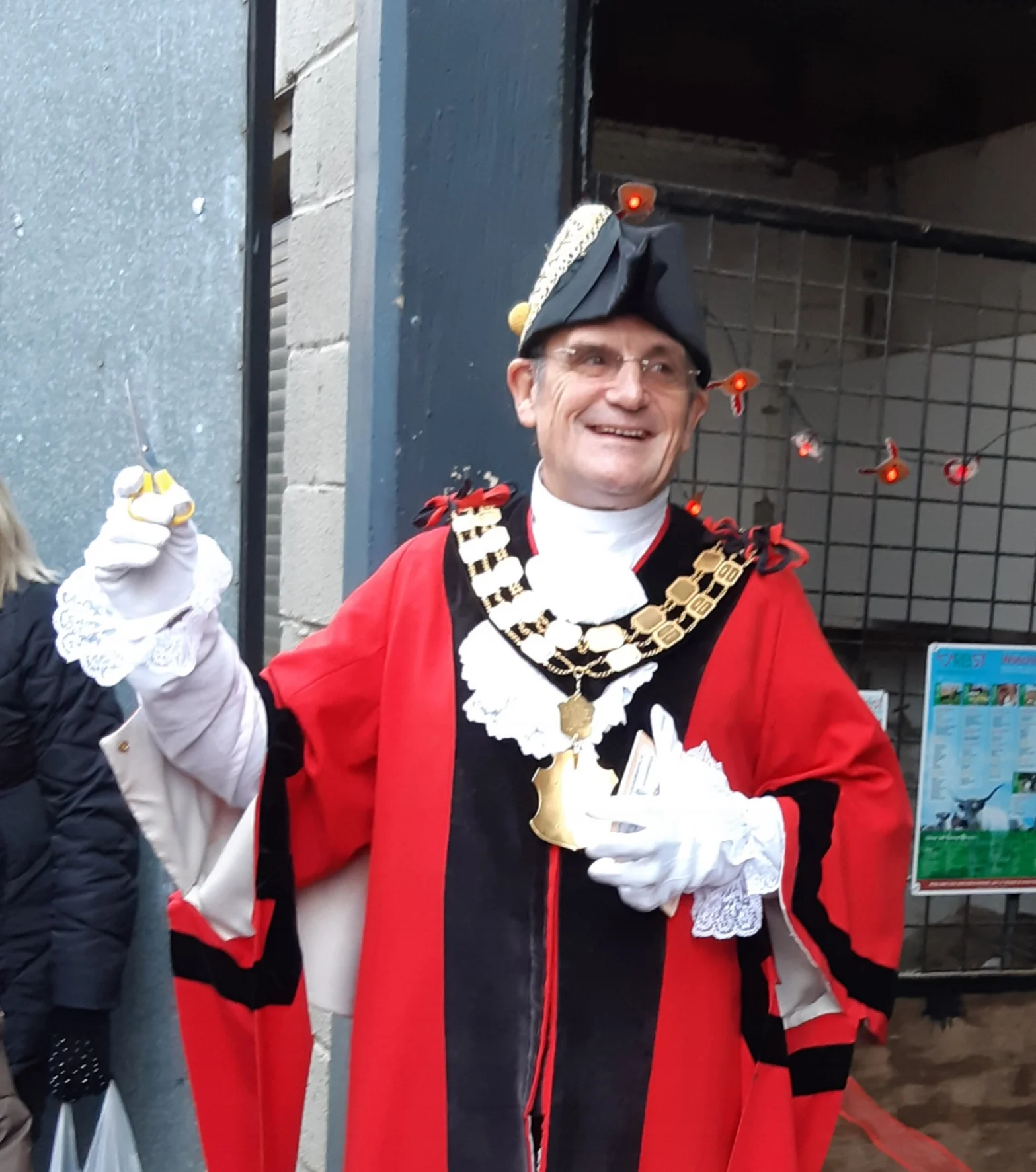 The Mayor Councillor David Poyser welcoming everyone ready for ribbon duty.