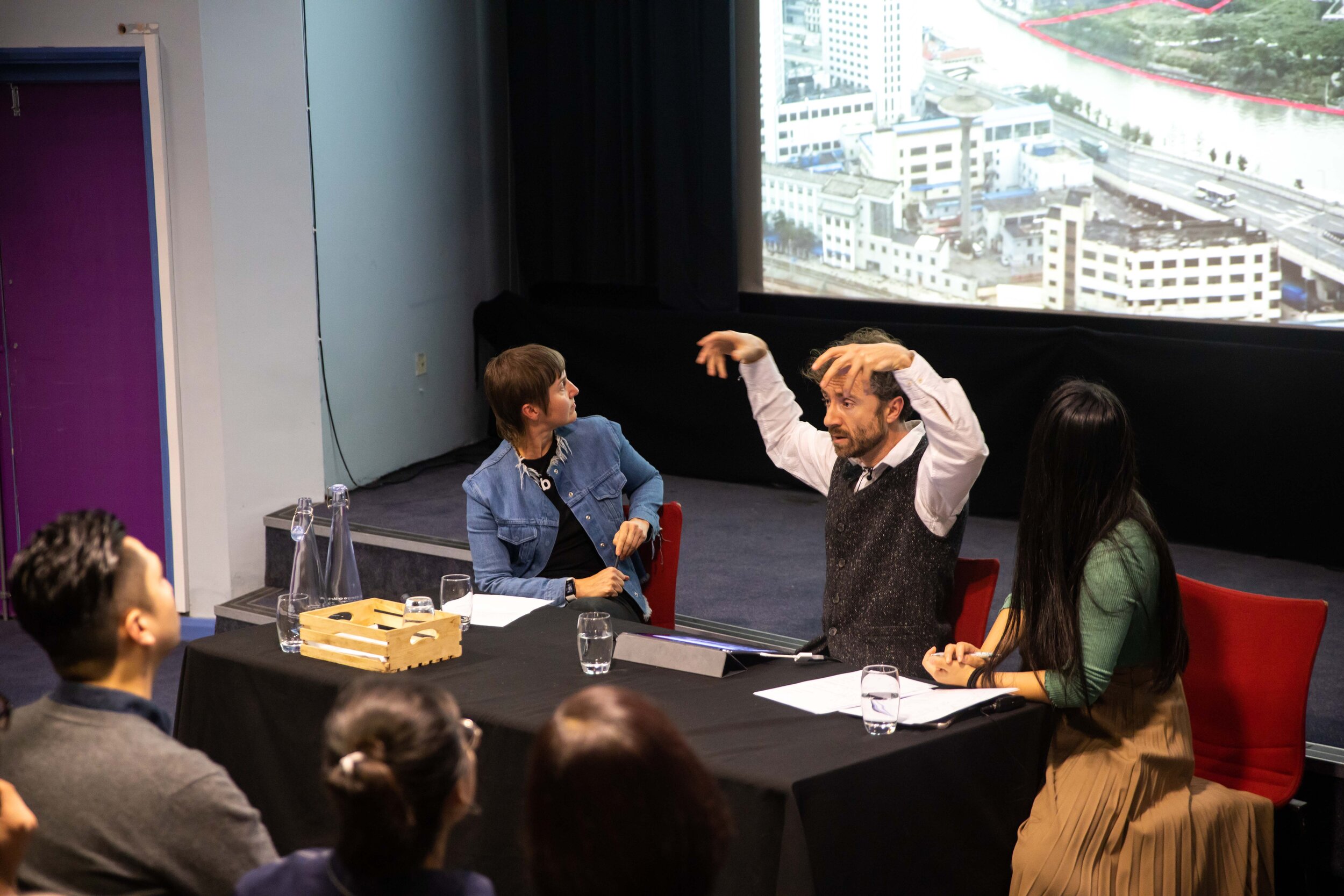 Thomas Heatherwick talk chaired by VR at China Futures Sept19.jpg