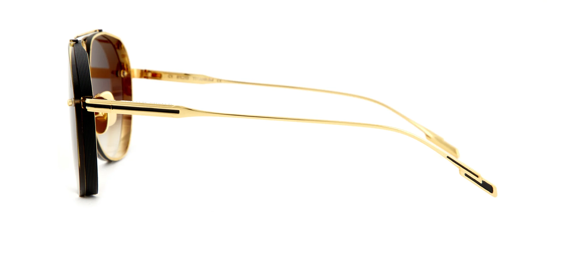  Inspired by the golden era of aviation, the new Maison Mävada, Gaurdia, is a timeless piece for modern travelers. Skillfully designed with luxurious materials, the rounded shapes merge with the angles of face to give the wearer essential appealness.