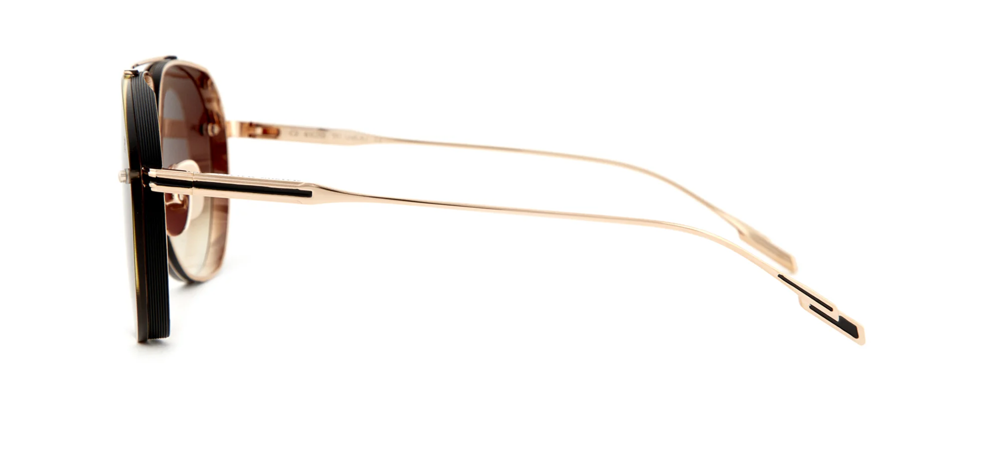  Inspired by the golden era of aviation, the new Maison Mävada, Gaurdia, is a timeless piece for modern travelers. Skillfully designed with luxurious materials, the rounded shapes merge with the angles of face to give the wearer essential appealness.