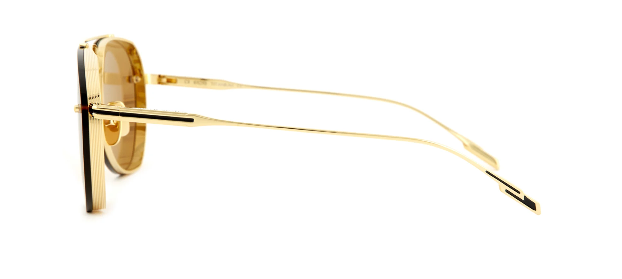  Inspired by the golden era of aviation, the new Maison Mävada, Gaurdia, is a timeless piece for modern travelers. Skillfully designed with luxurious materials, the rounded shapes merge with the angles of face to give the wearer essential appealness.