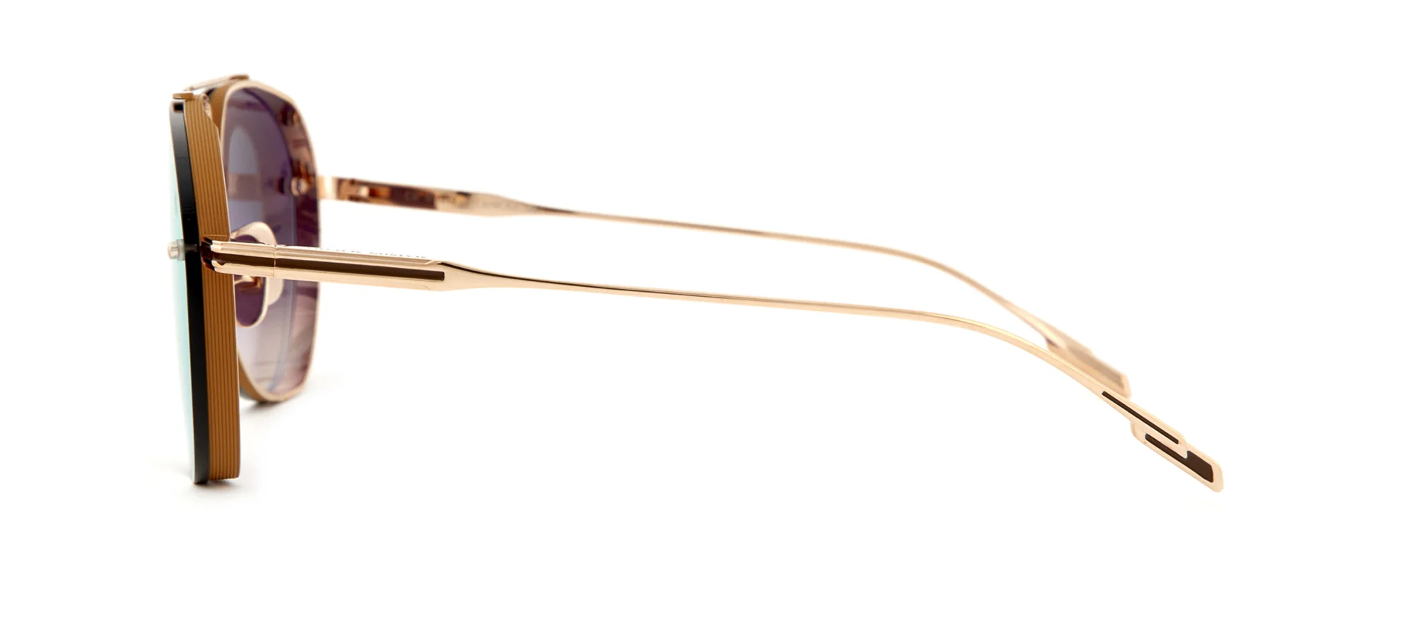  Inspired by the golden era of aviation, the new Maison Mävada, Gaurdia, is a timeless piece for modern travelers. Skillfully designed with luxurious materials, the rounded shapes merge with the angles of face to give the wearer essential appealness.