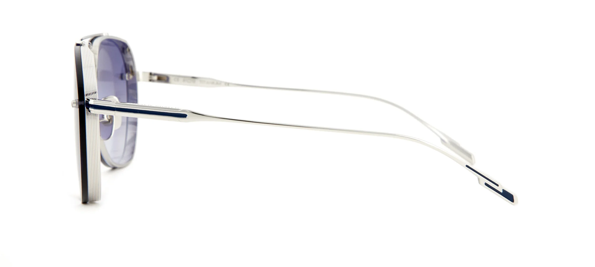  Inspired by the golden era of aviation, the new Maison Mävada, Gaurdia, is a timeless piece for modern travelers. Skillfully designed with luxurious materials, the rounded shapes merge with the angles of face to give the wearer essential appealness.