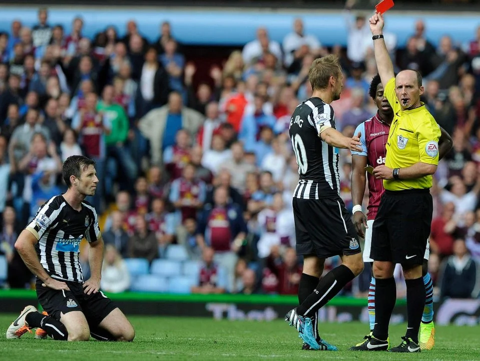 Mike Williamson (Newcastle) is one of 5 players to receive 2 red cards from Mike Dean
