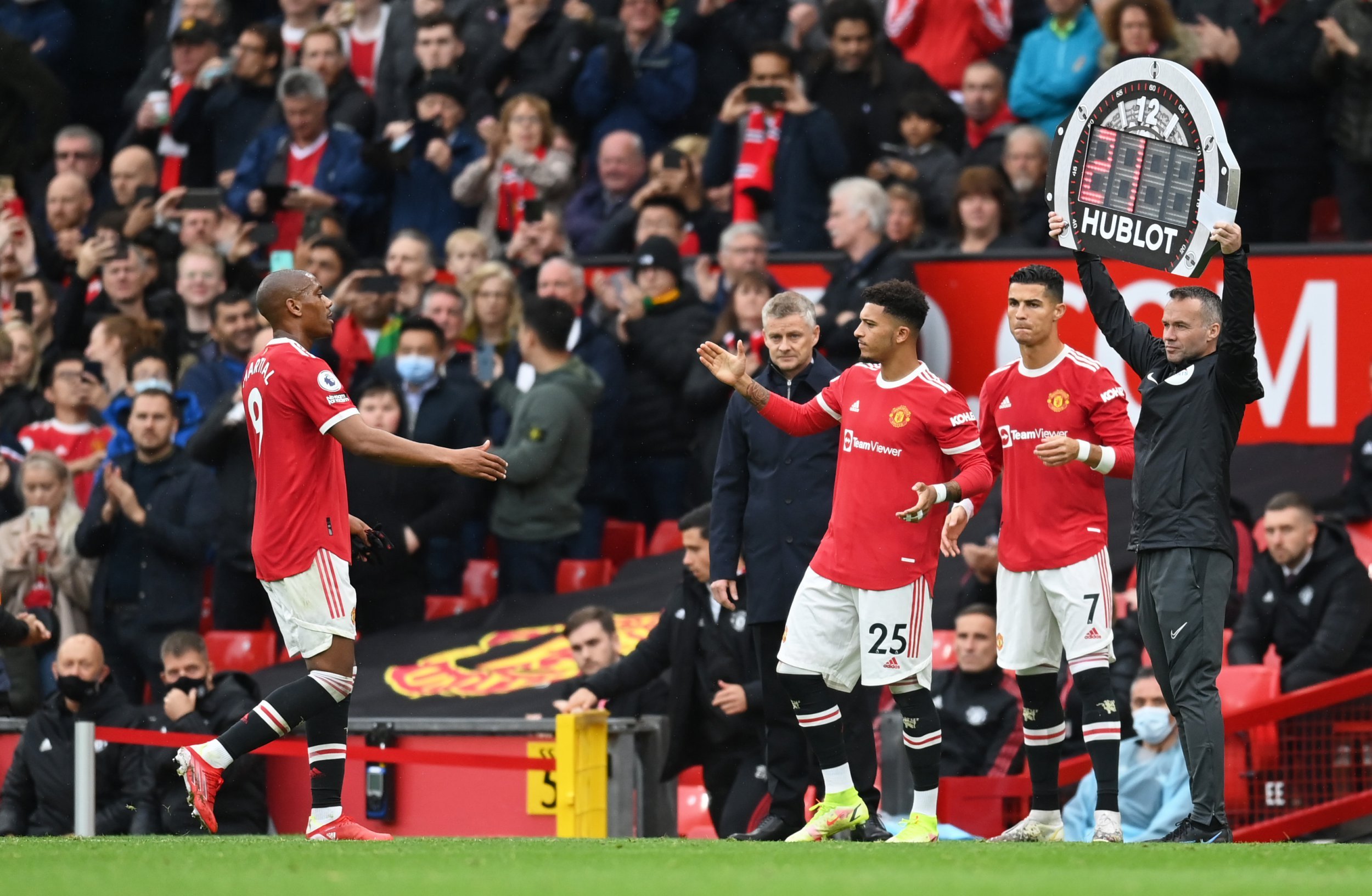 How many?!?! 5 subs in the Premier League is BACK
