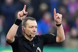 Kevin Friend giving the crowd a yellow card