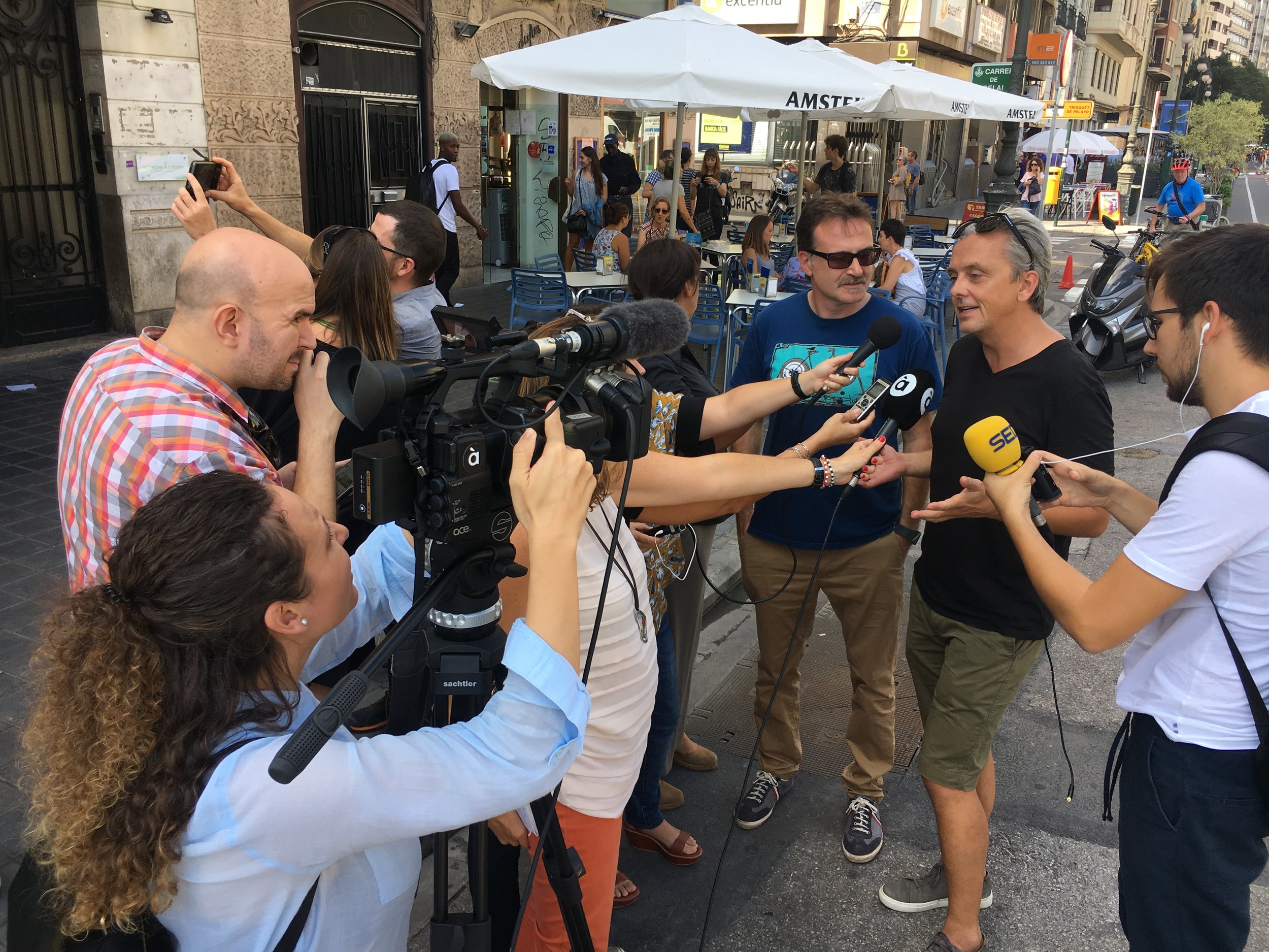  Mikael Colville-Andersen speaks to the local media. 