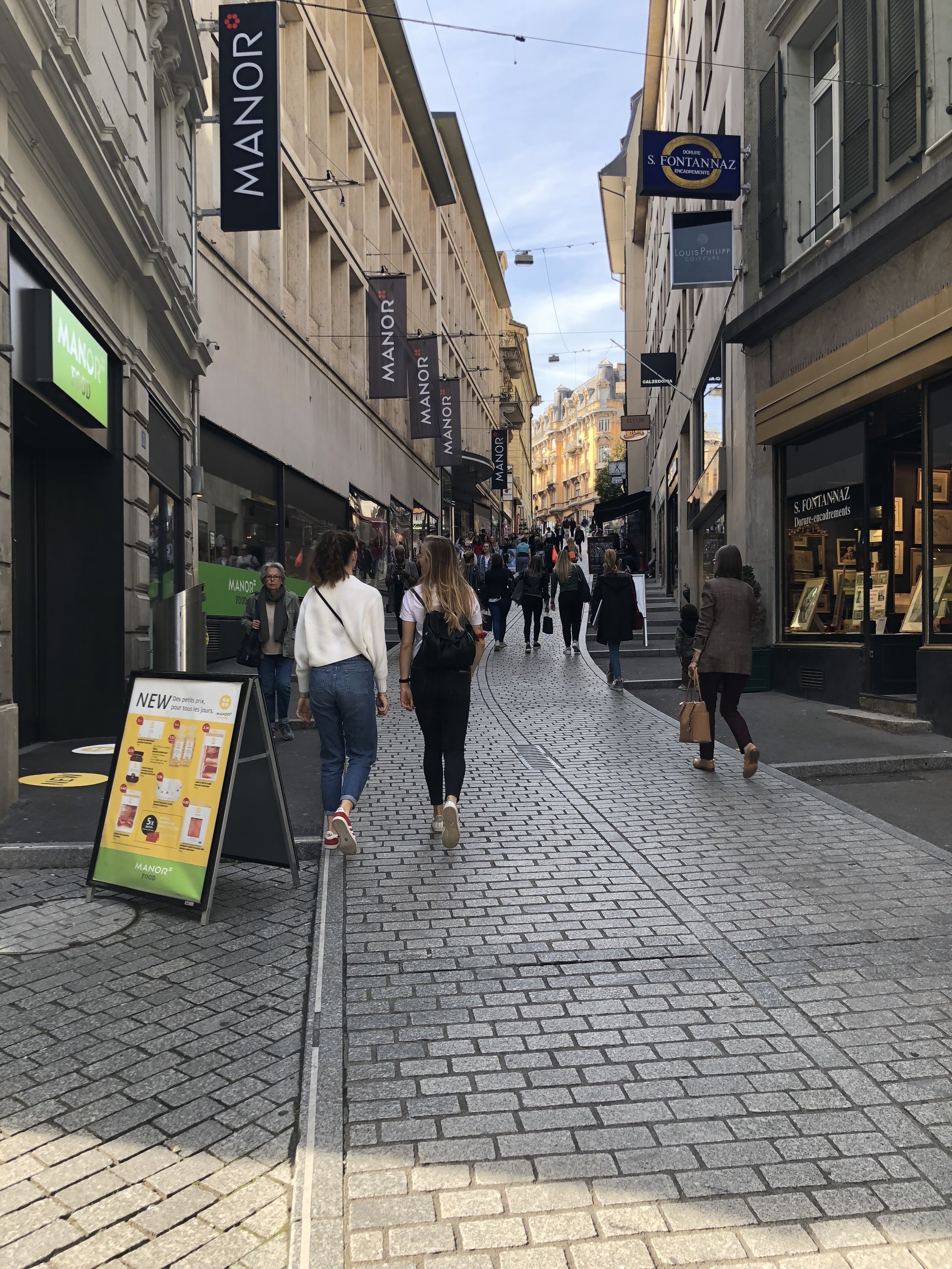  A pedestrian zone in Lausanne, showing the average slope one has to face when biking or walking around the city. Stairs on both sides facilitate travel up and down. 