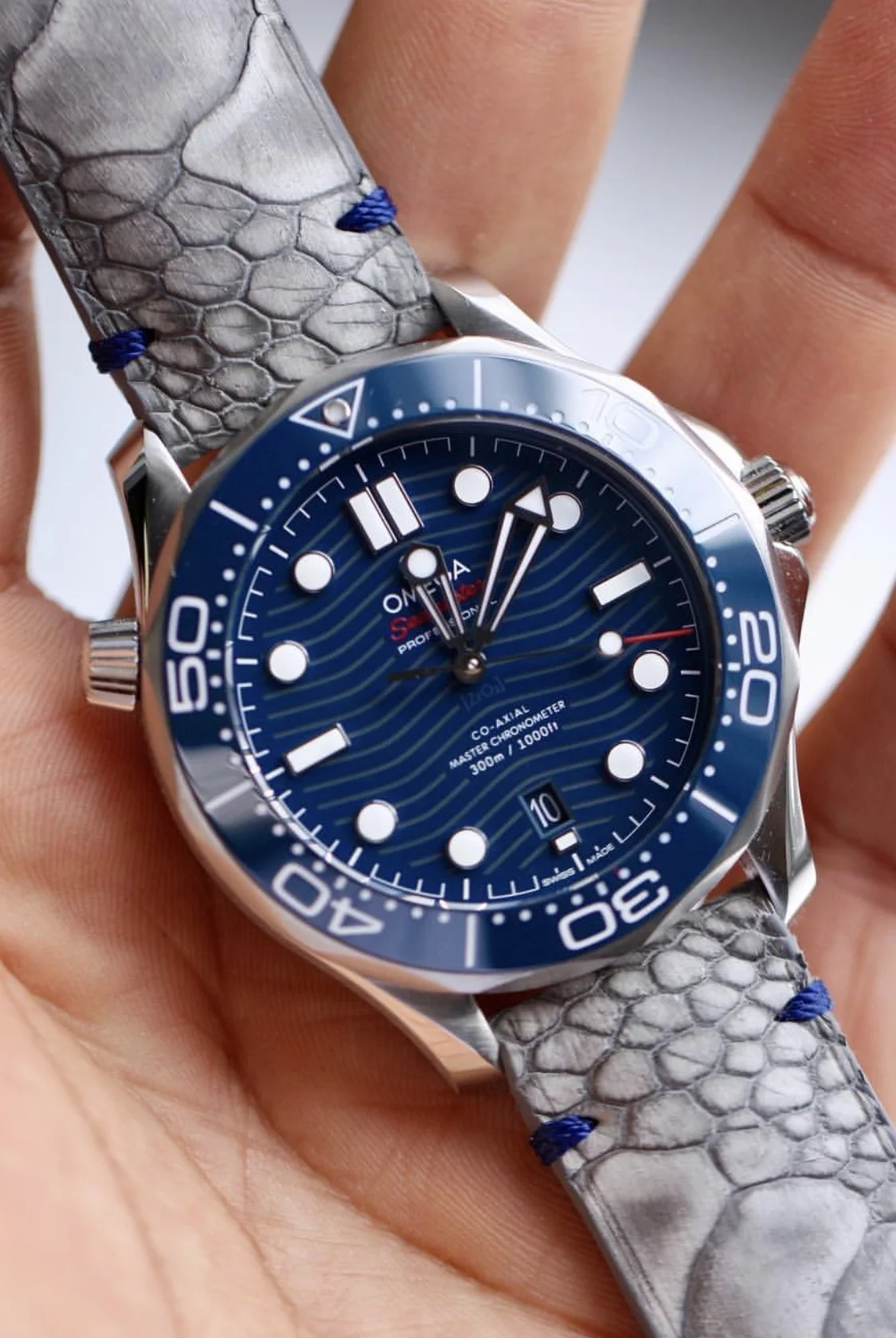 Distressed light grey ostrich leg with minimal blue stitching for Omega Seamaster 20mm