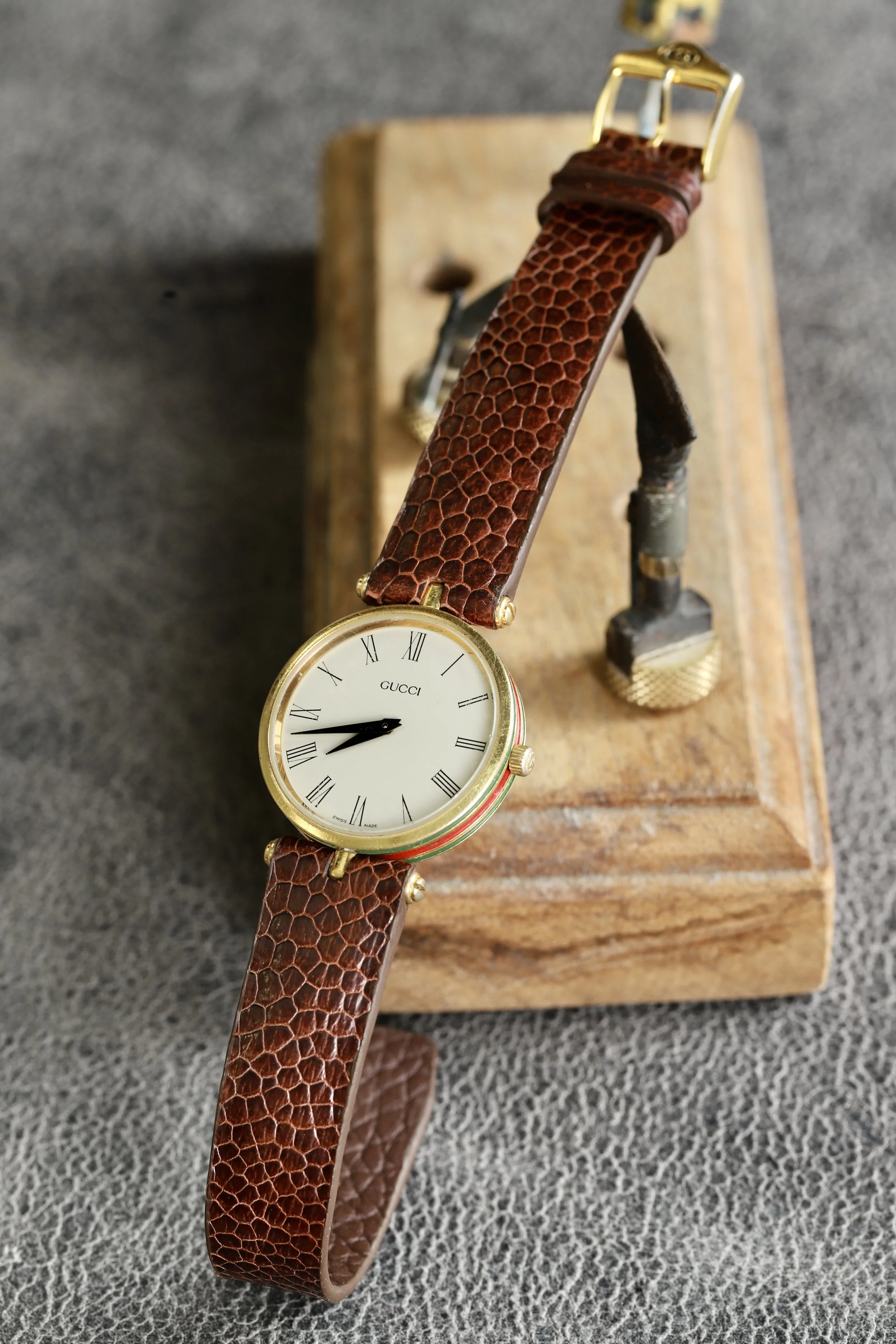 Wood small scales ostrich leg