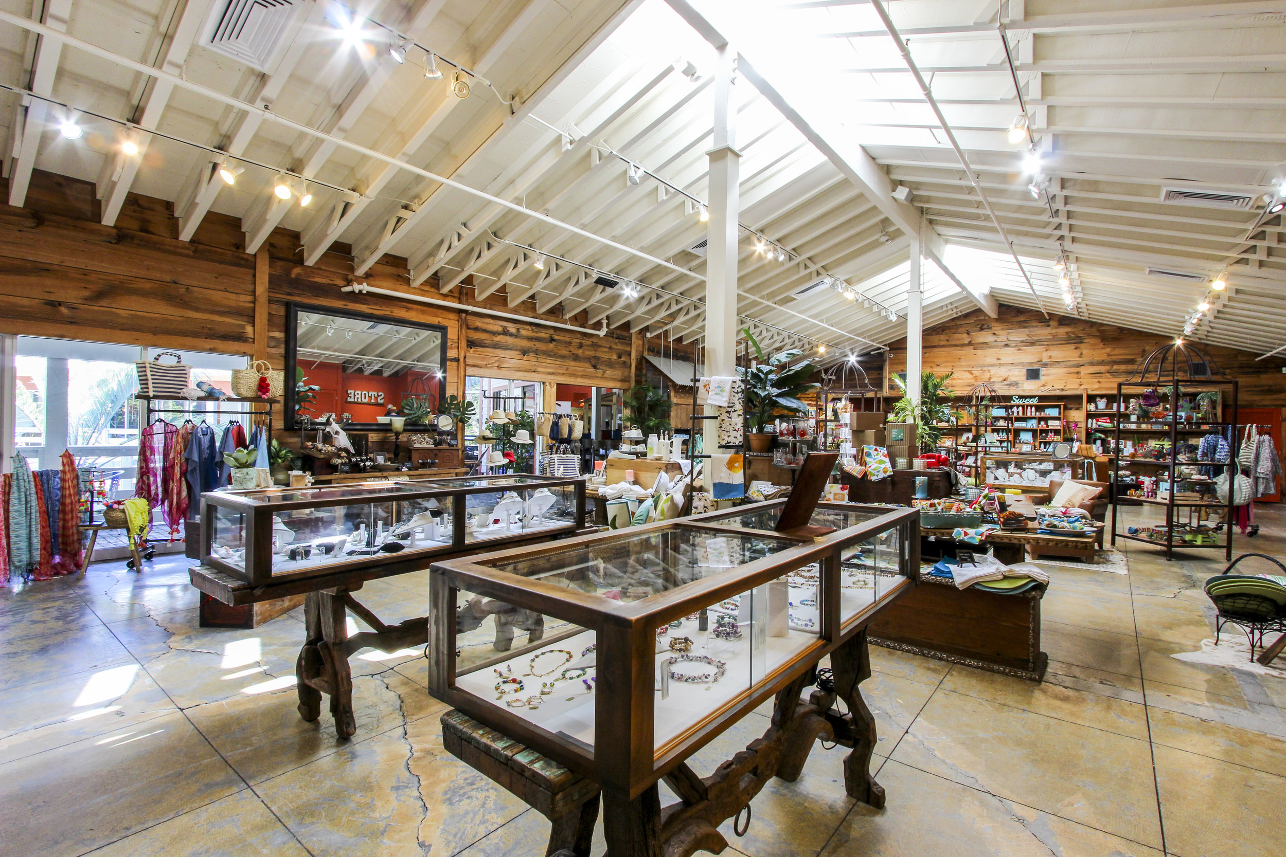 TRADERS SANIBEL