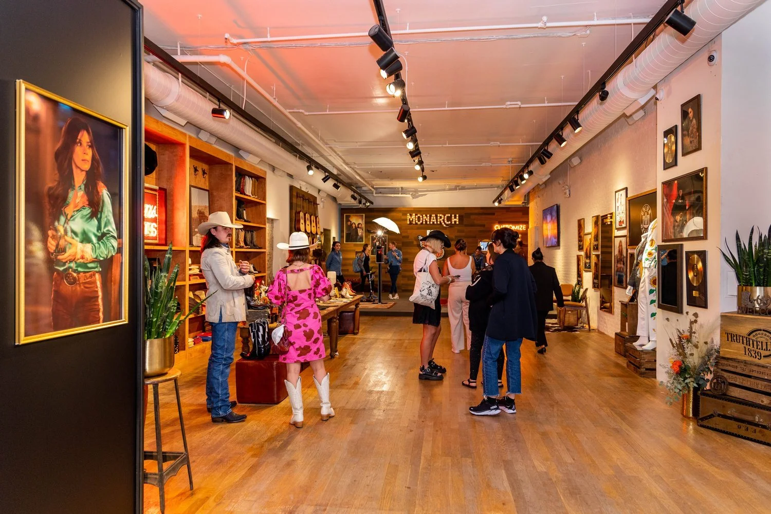 CREATIVE_RIFF_FOX_MONARCH_POPUP_2022_Margarita_Corporan+2022_Portraits_Margarita_Corporan-5771.jpeg