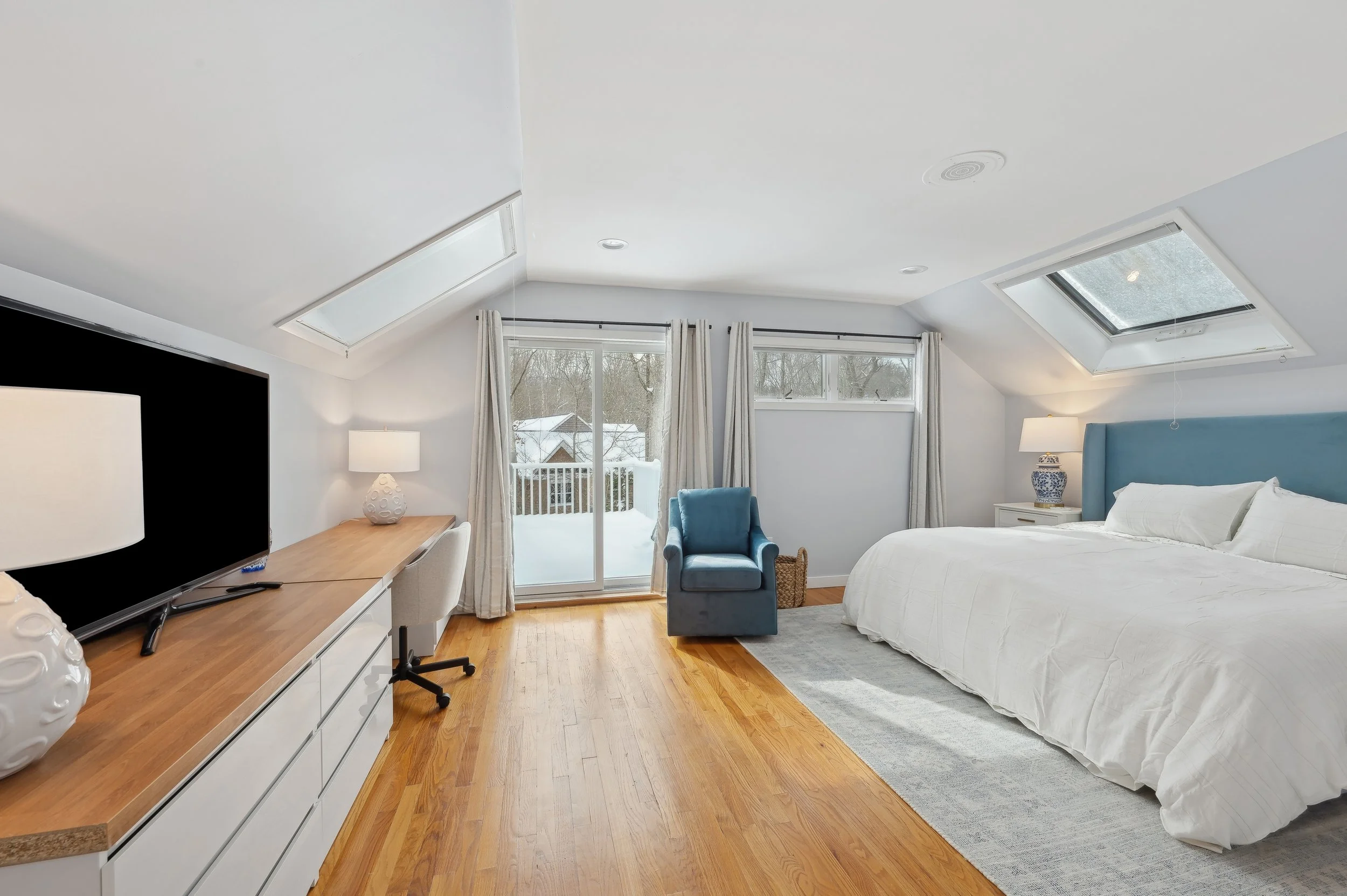 29-10 Crescent Way Shelter Island 5690 Bedrm2ndFlr.jpg