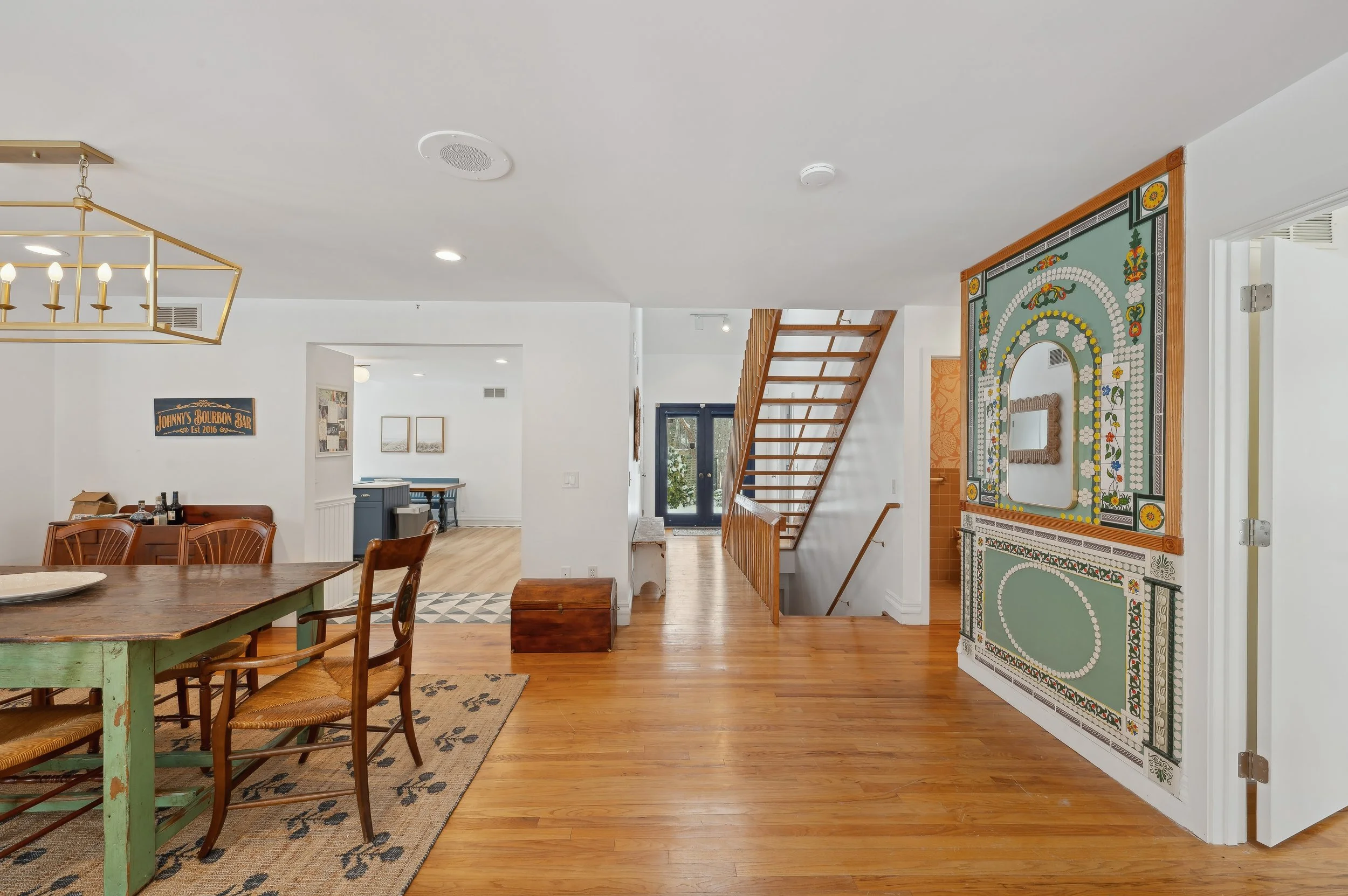 25-10 Crescent Way Shelter Island 5756 Altar.jpg