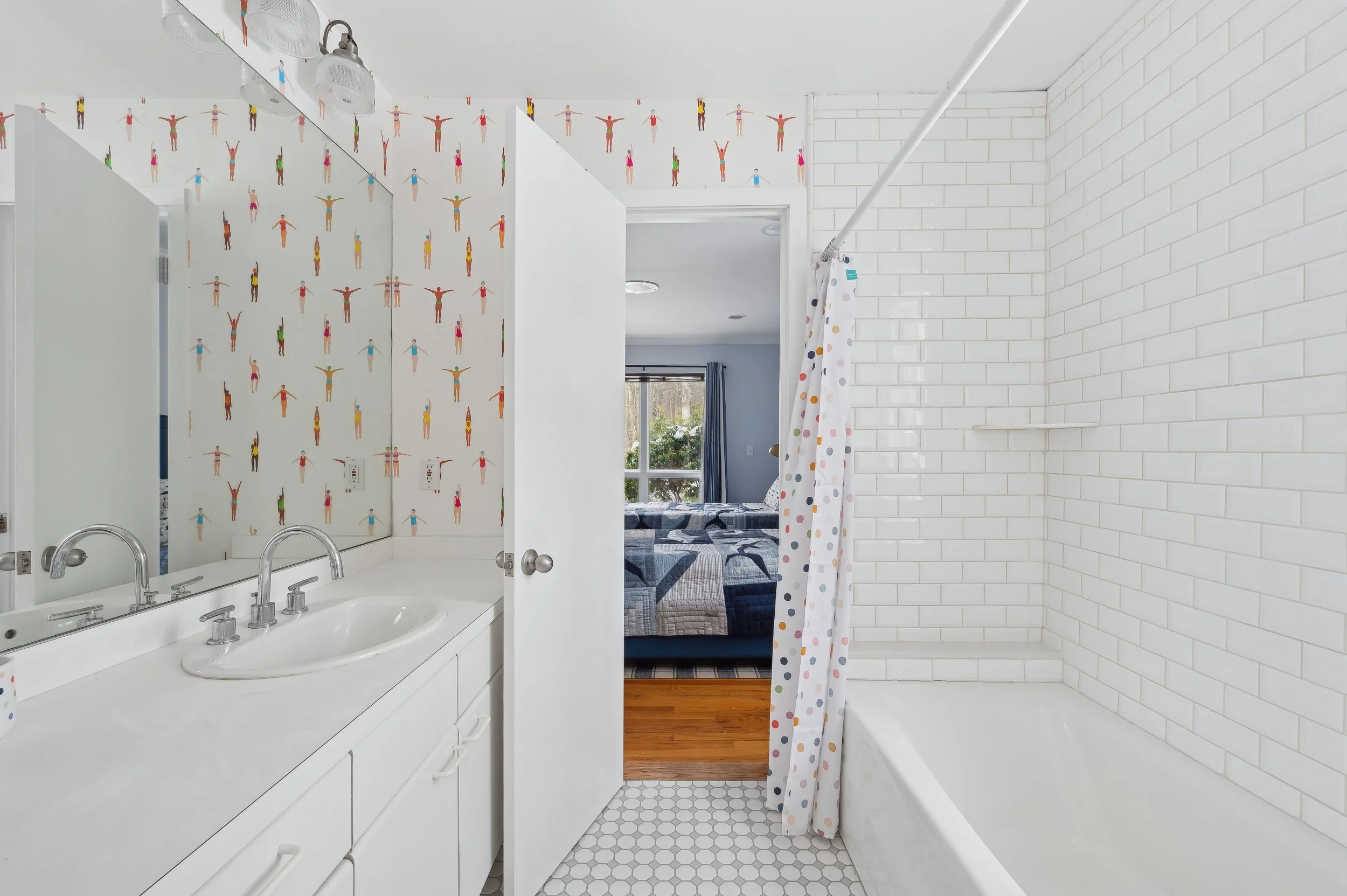 24-10 Crescent Way Shelter Island 5620 JJBath.jpg