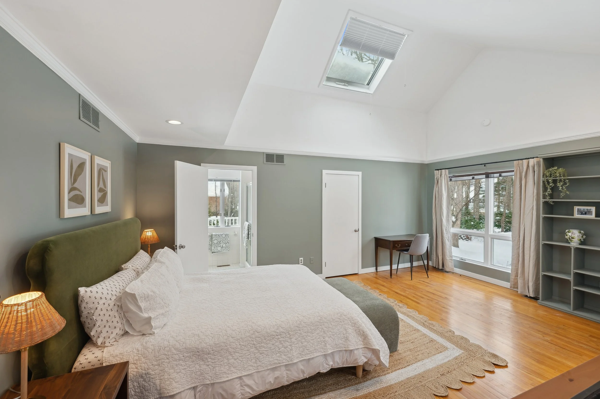 18-10 Crescent Way Shelter Island 5675 Bedrm.jpg