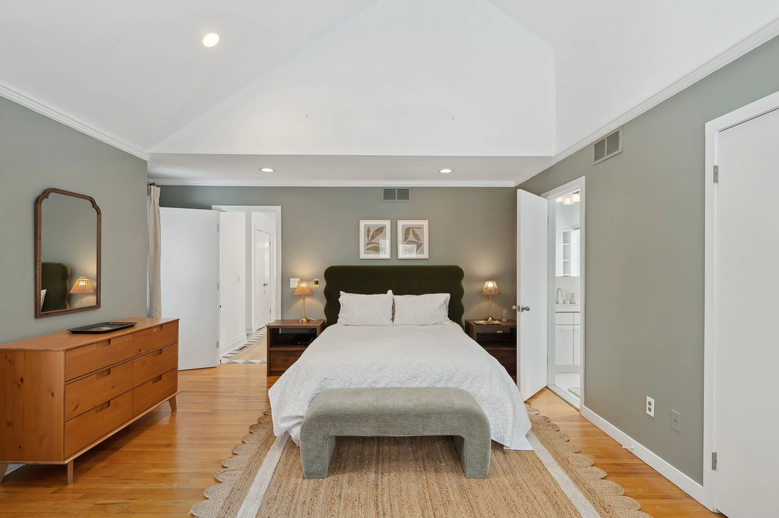 17-10 Crescent Way Shelter Island 5670 Bedrm.jpg