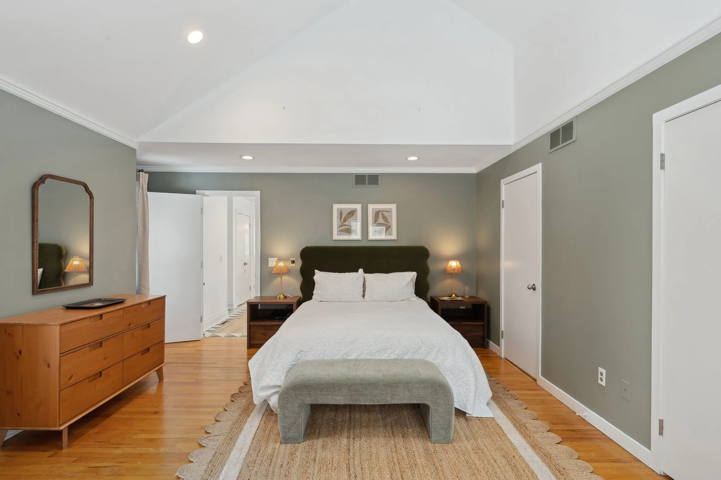 16-10 Crescent Way Shelter Island 5665 Bedrm.jpg