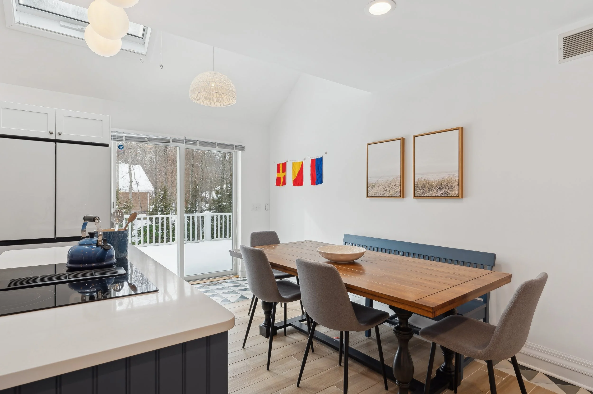 14-10 Crescent Way Shelter Island 5650 Kitchen.jpg