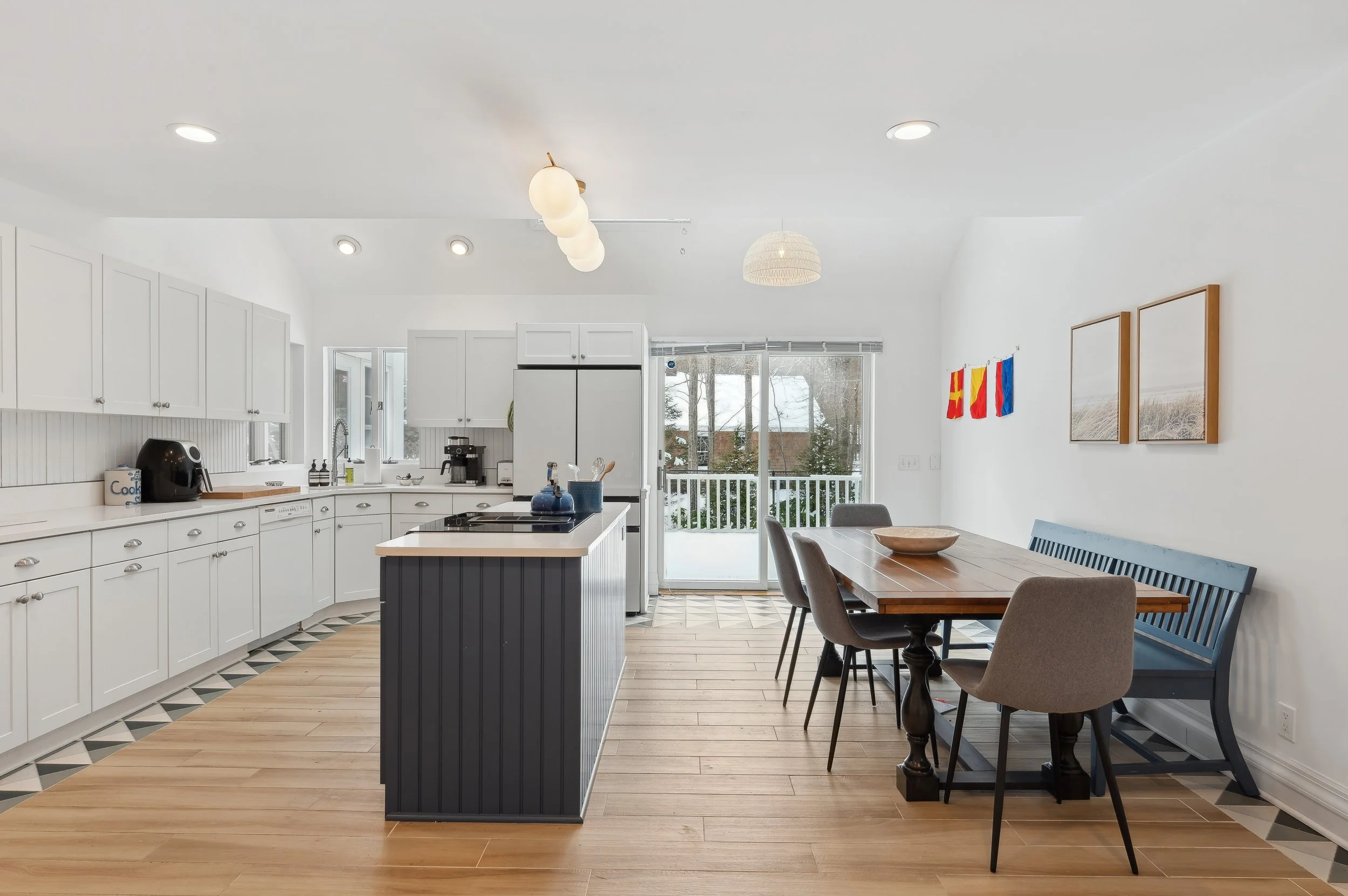 12-10 Crescent Way Shelter Island 5640 Kitchen.jpg