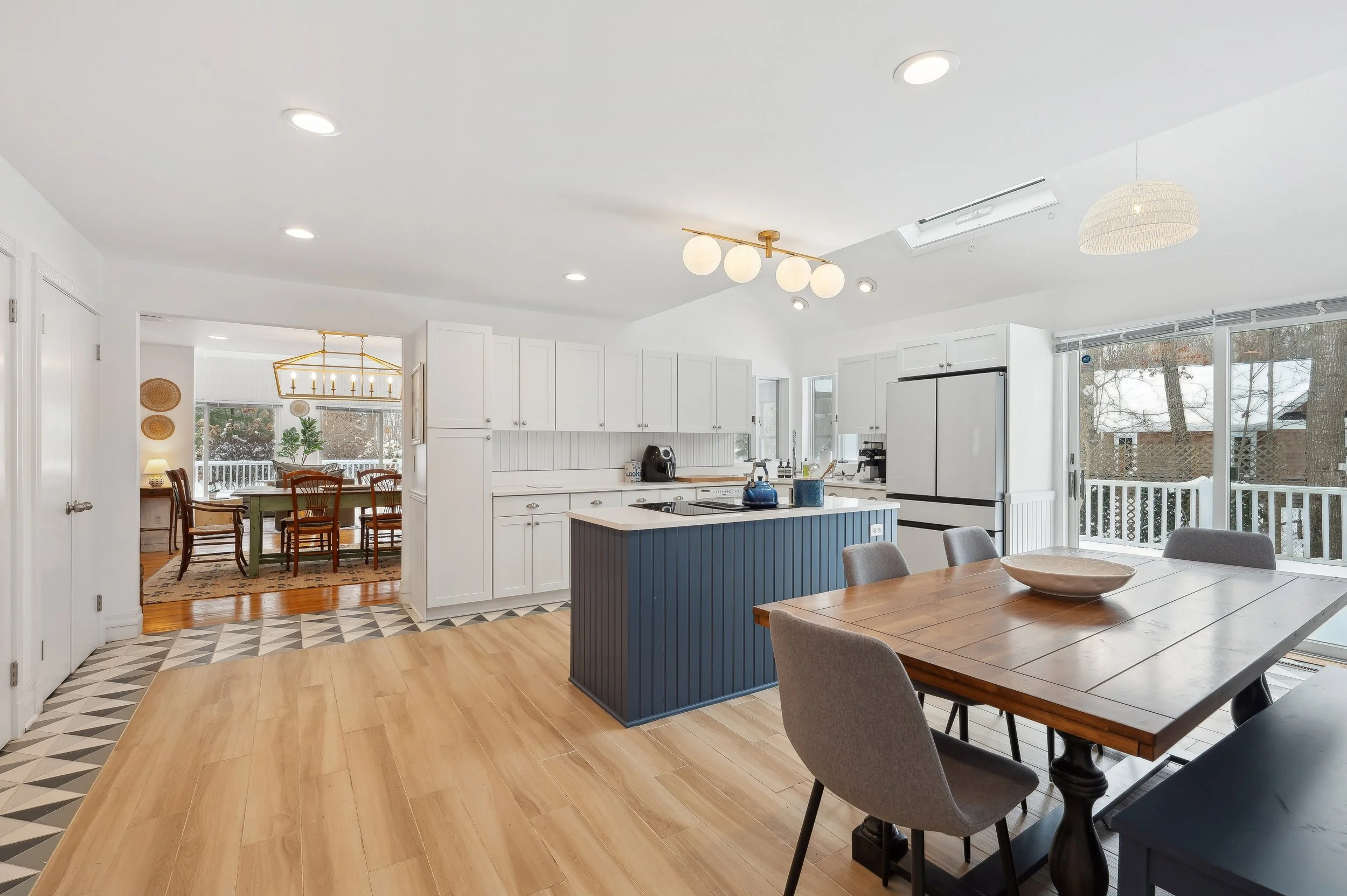 11-10 Crescent Way Shelter Island 5635 Kitchen.jpg